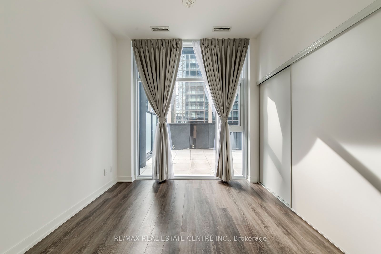 #406 - 20 Edward Street Property Photo 20