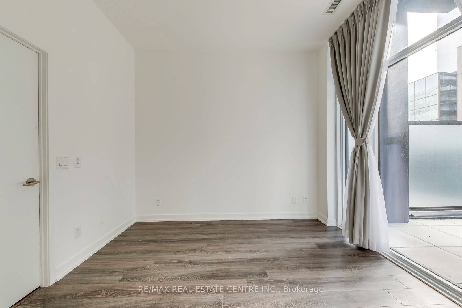 #406 - 20 Edward Street Property Photo 21