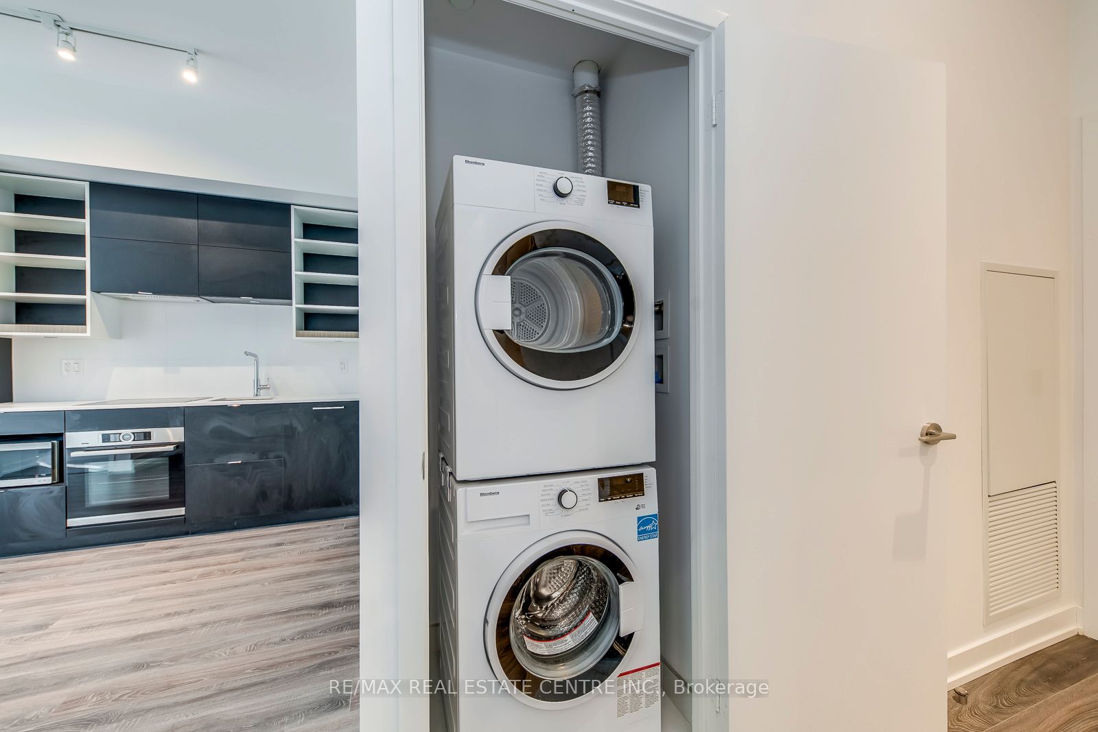 #406 - 20 Edward Street Property Photo 31