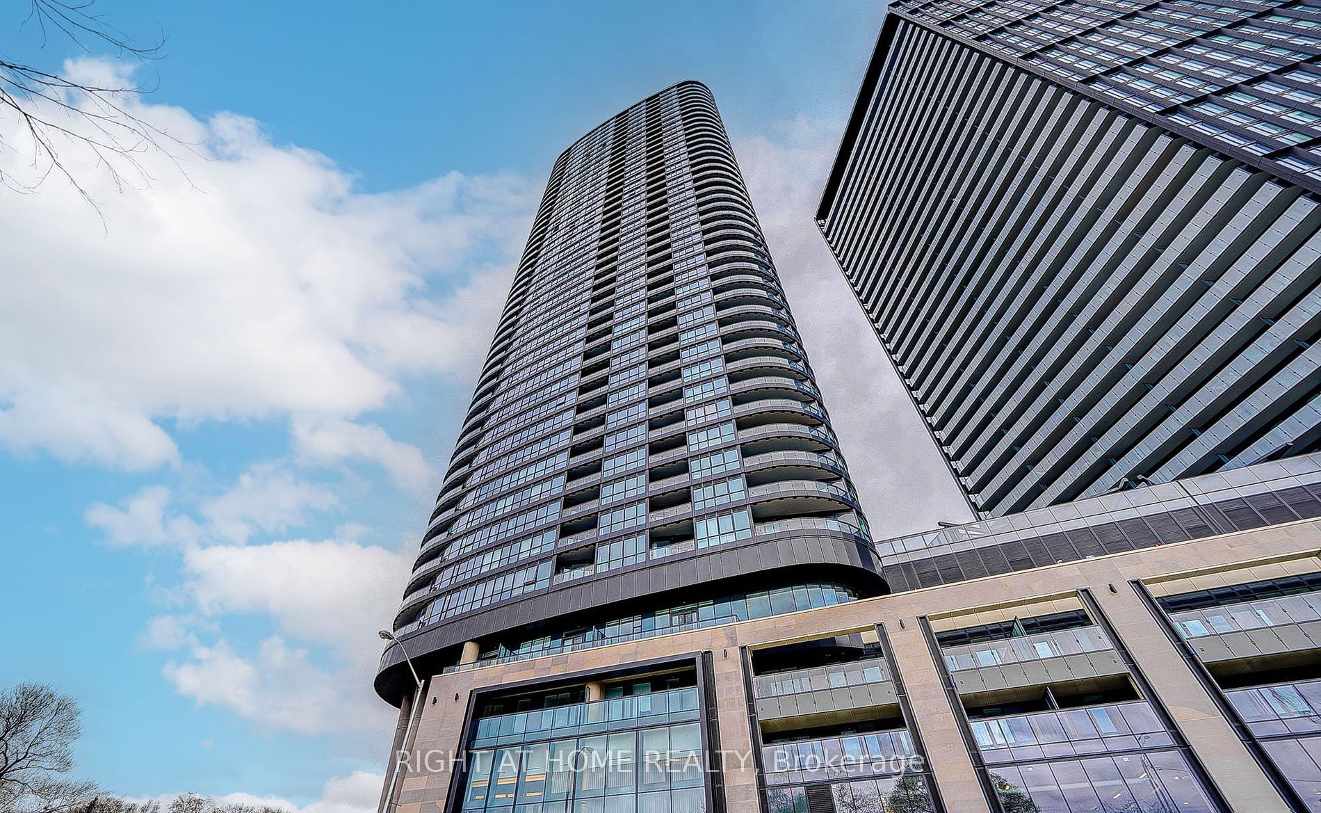 #419 - 585 Bloor Street Property Photo 2