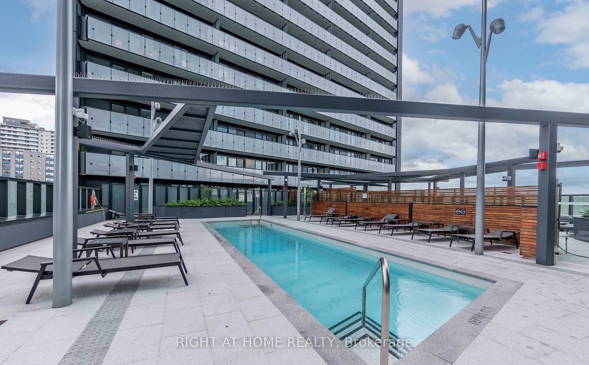 #419 - 585 Bloor Street Property Photo 11