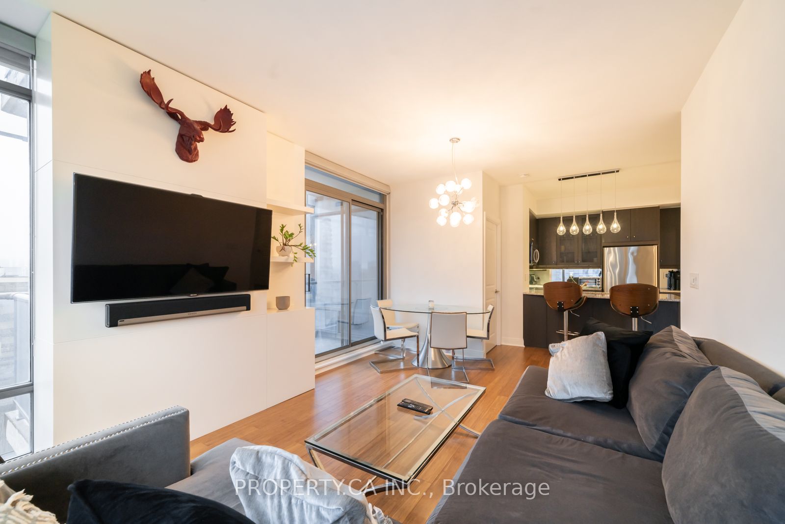 #1507 - 18 Yorkville Avenue Property Photo 3