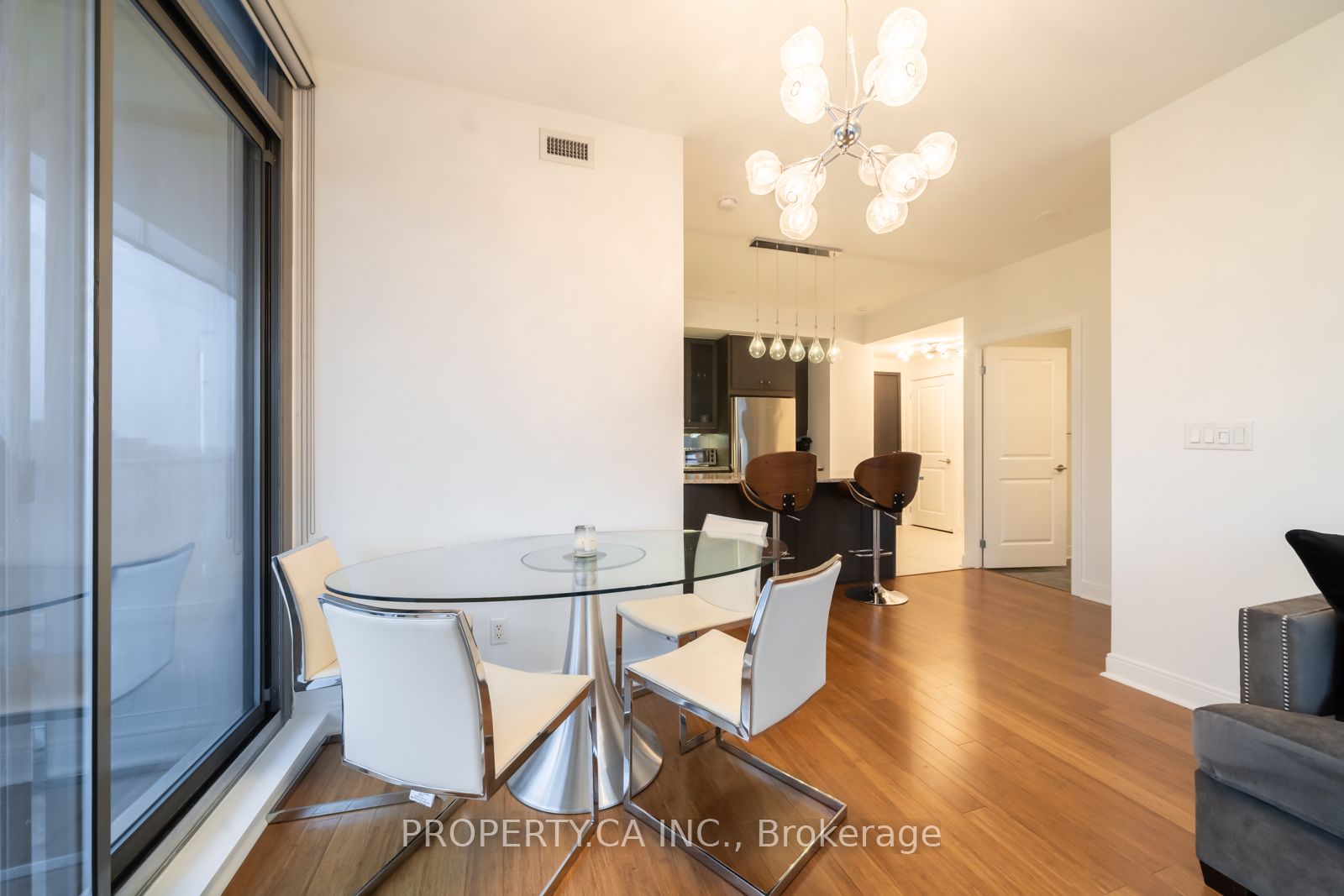 #1507 - 18 Yorkville Avenue Property Photo 4