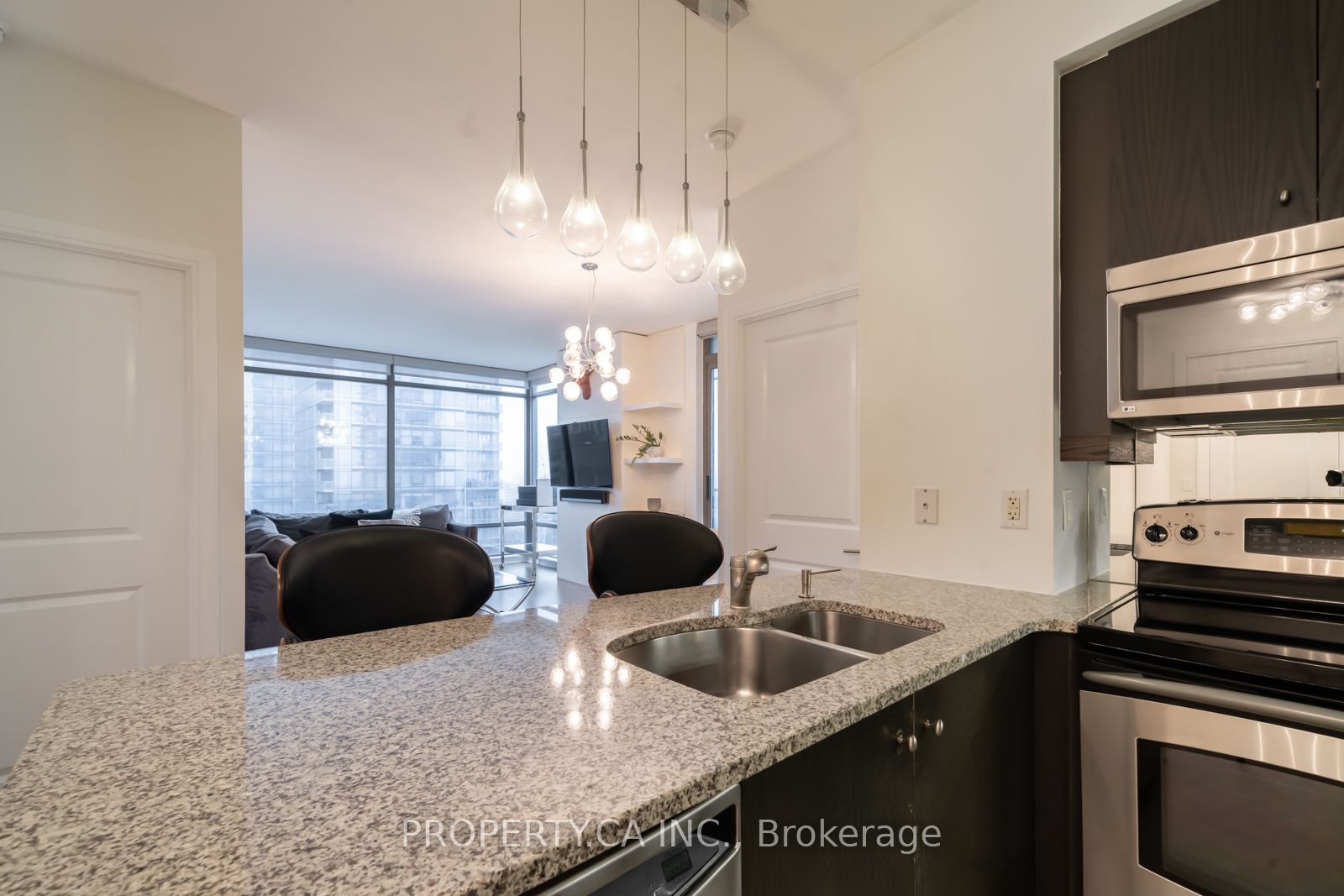 #1507 - 18 Yorkville Avenue Property Photo 8