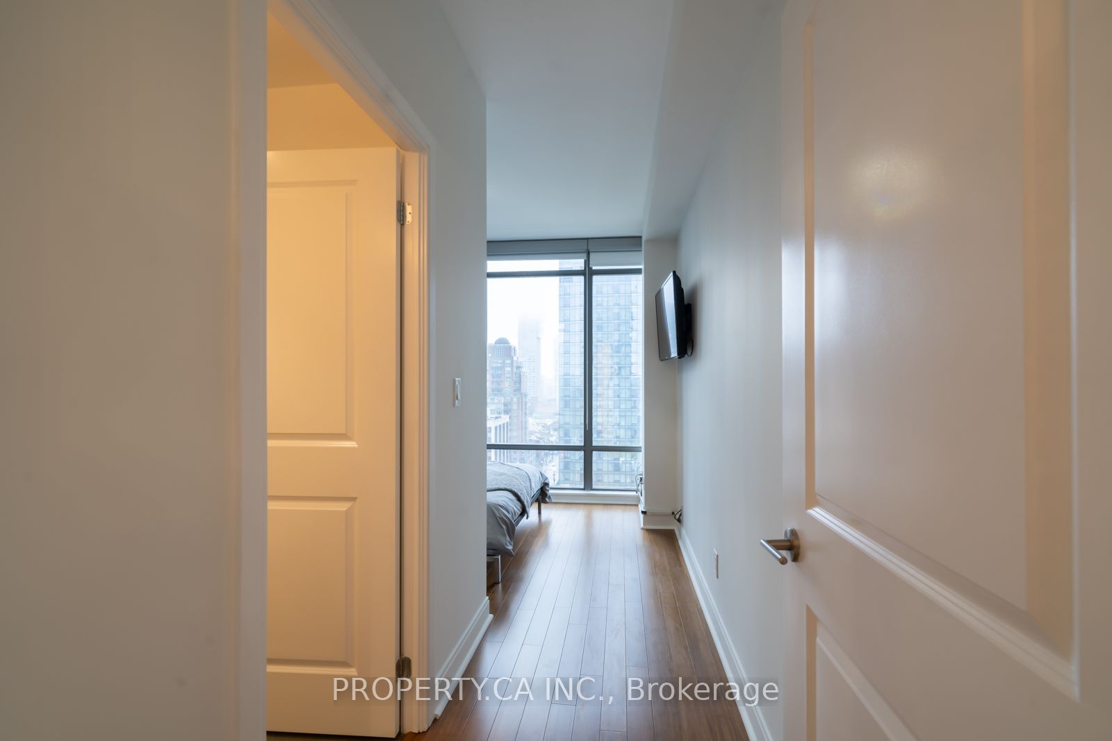 #1507 - 18 Yorkville Avenue Property Photo 9