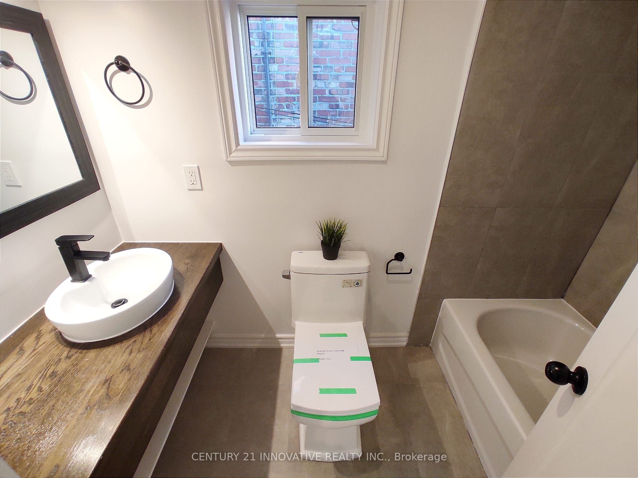 613 Dufferin Street Property Photo 16