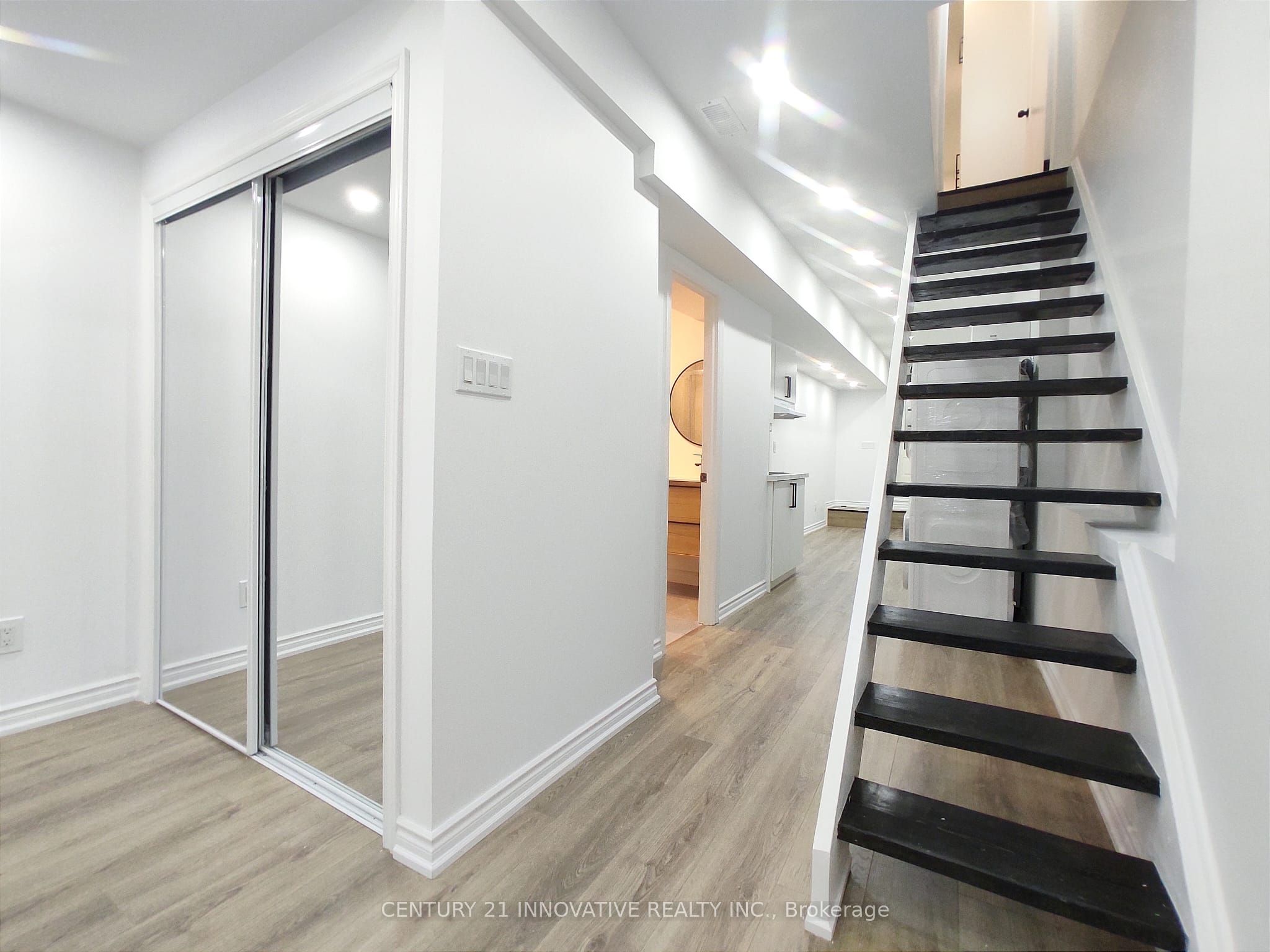 613 Dufferin Street Property Photo 19