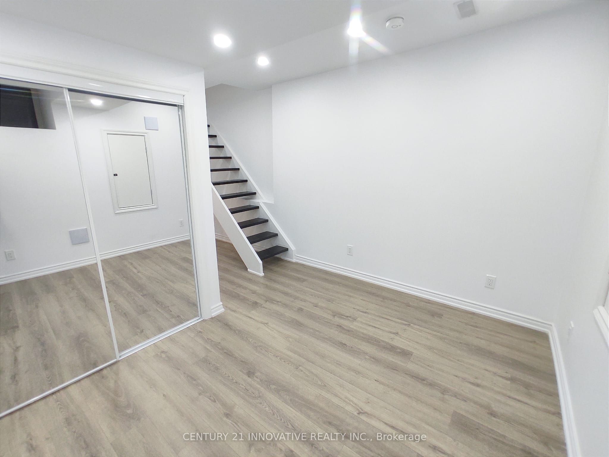 613 Dufferin Street Property Photo 20