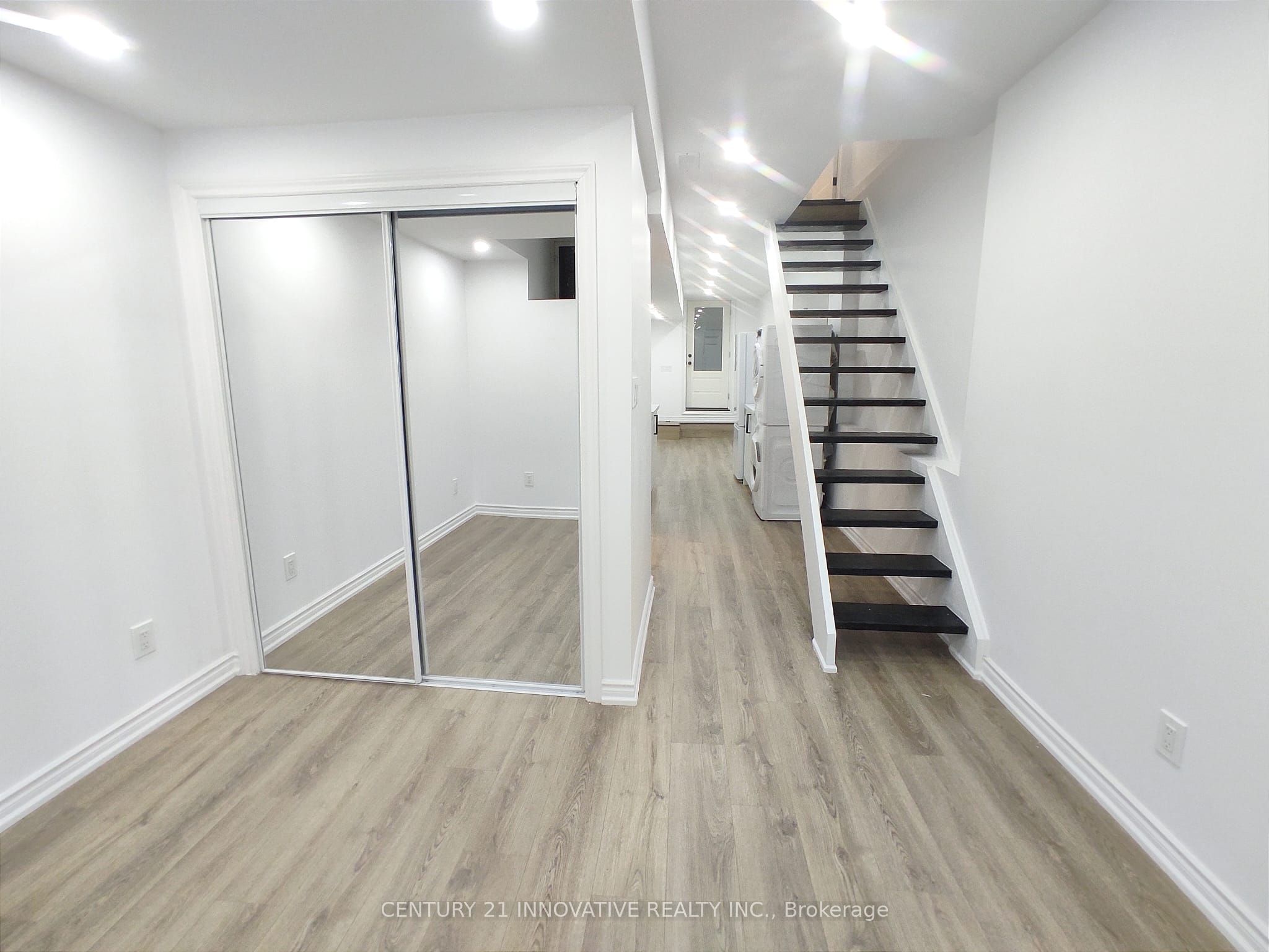 613 Dufferin Street Property Photo 21