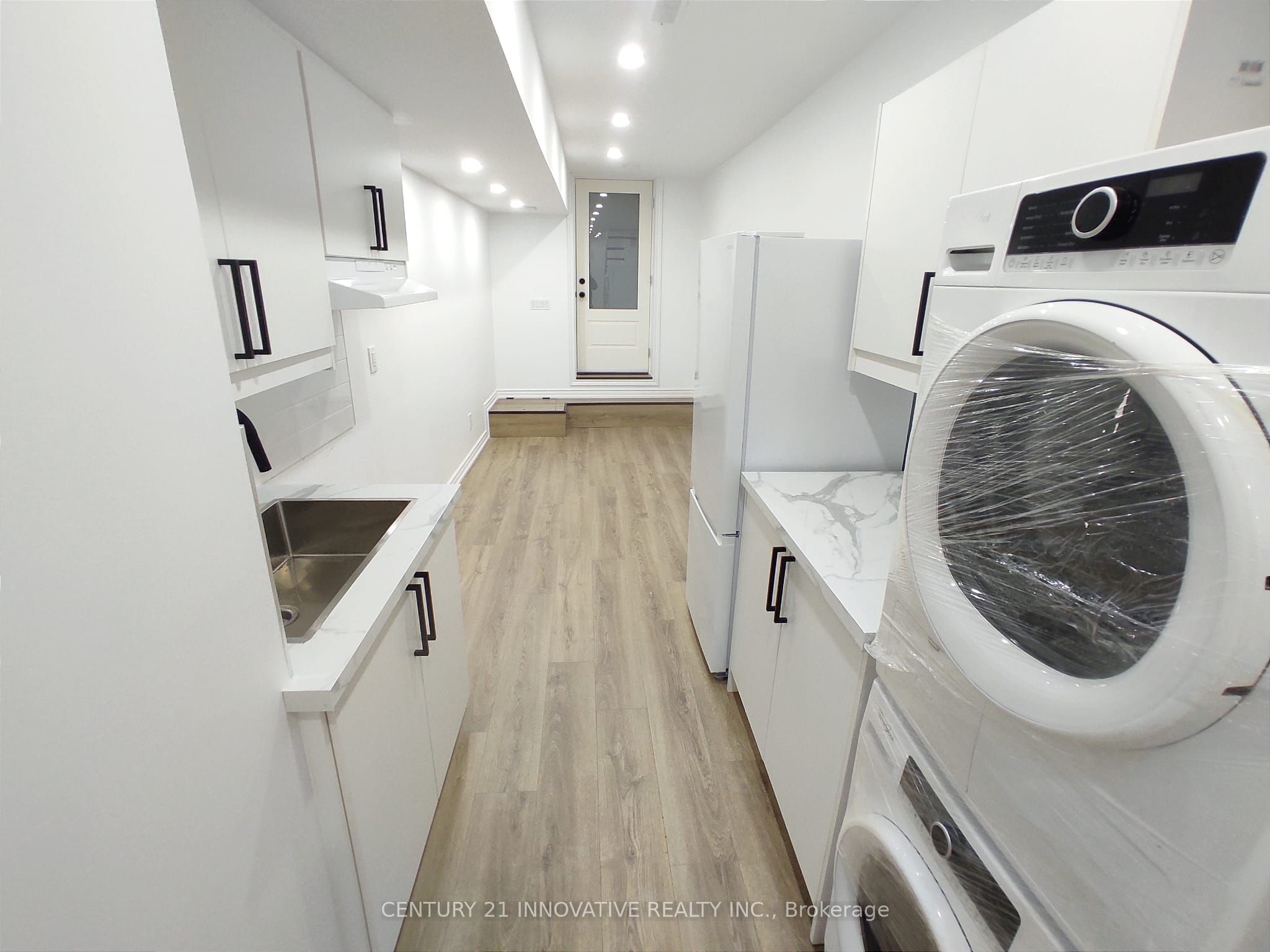 613 Dufferin Street Property Photo 25