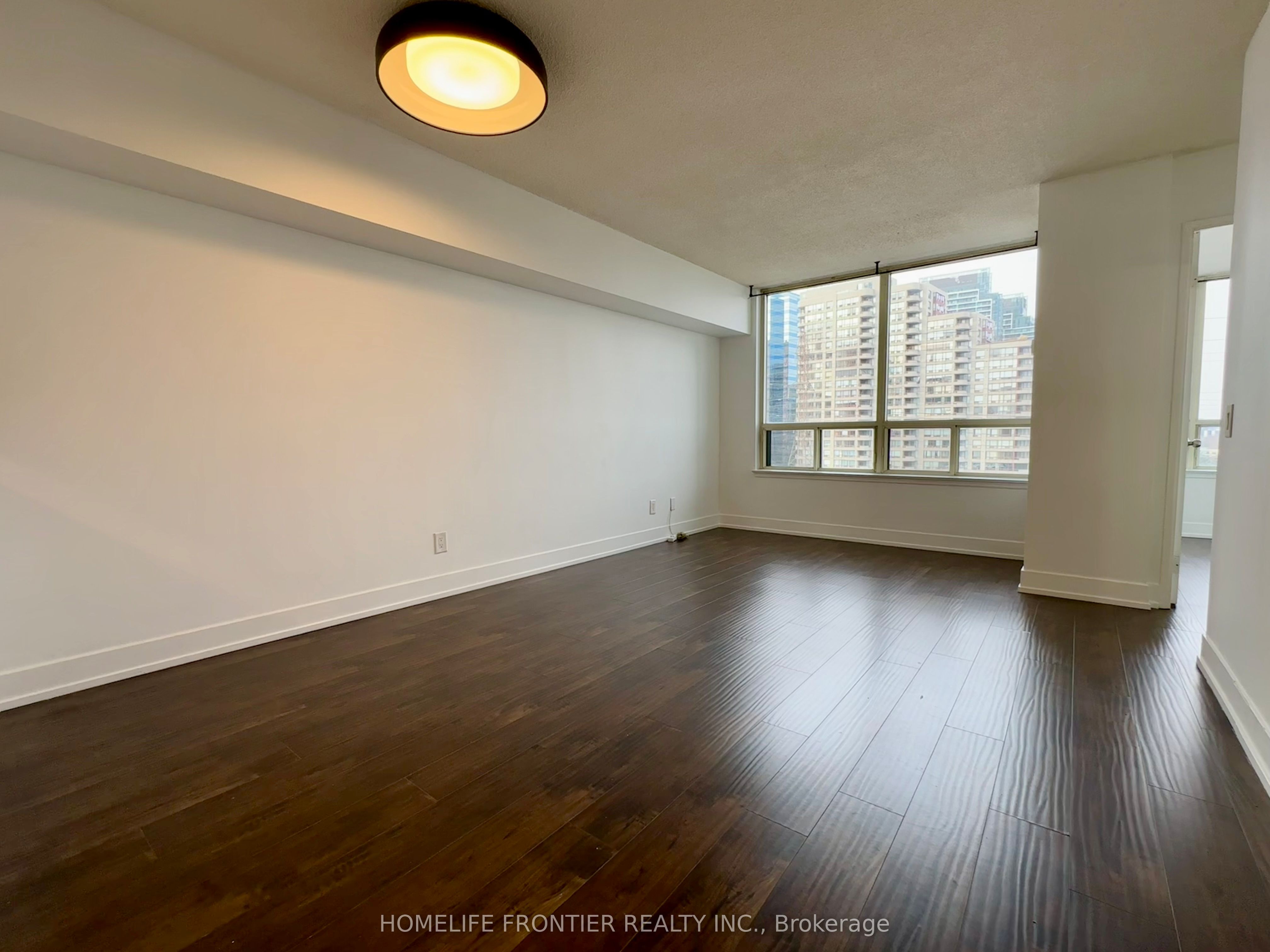 #808 - 7 Bishop Avenue Property Photo 5