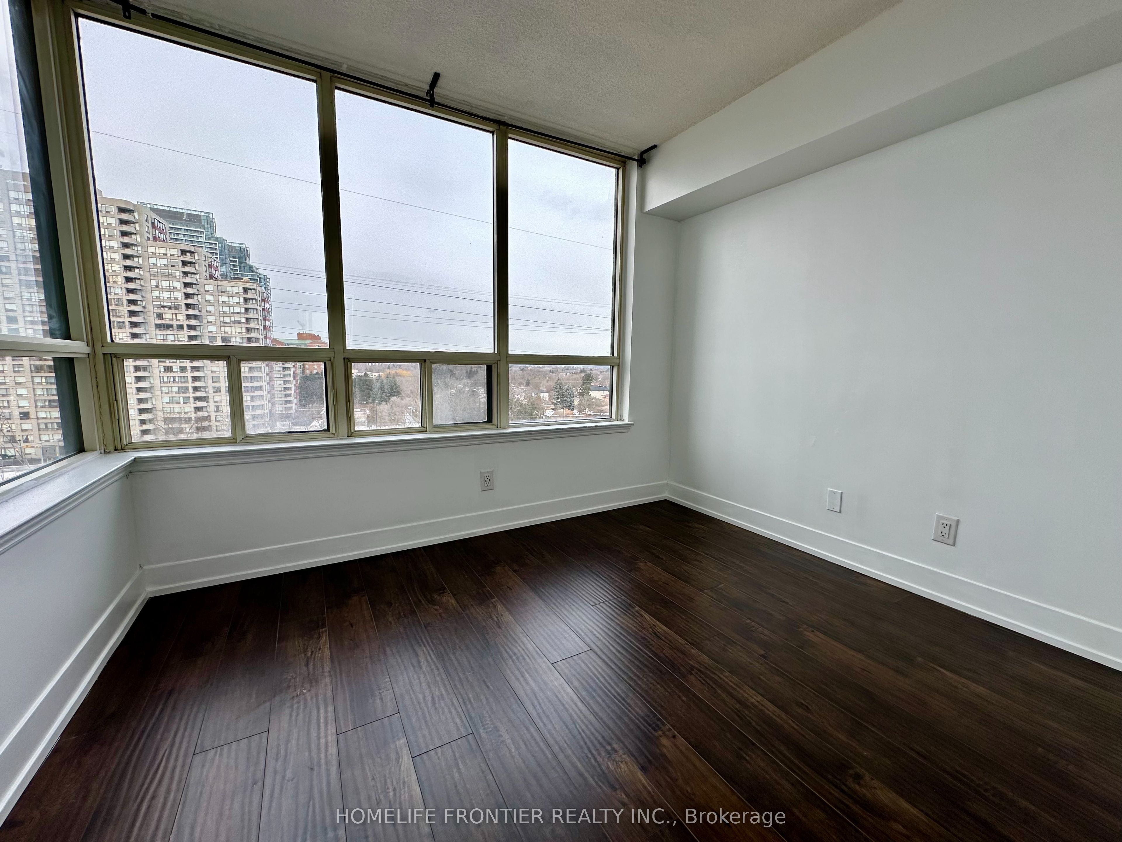 #808 - 7 Bishop Avenue Property Photo 8