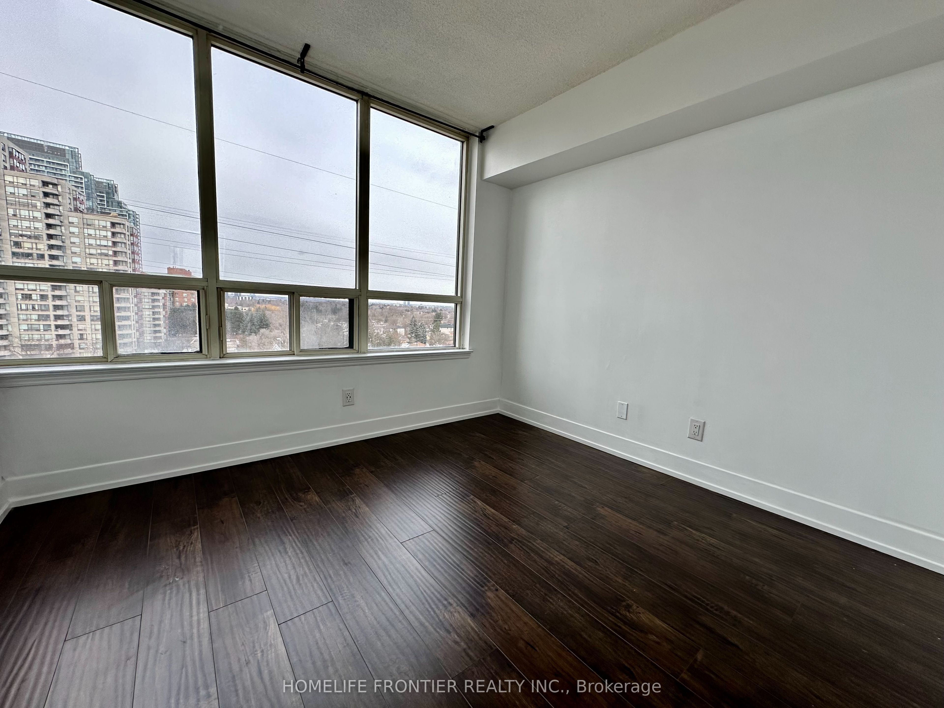 #808 - 7 Bishop Avenue Property Photo 9