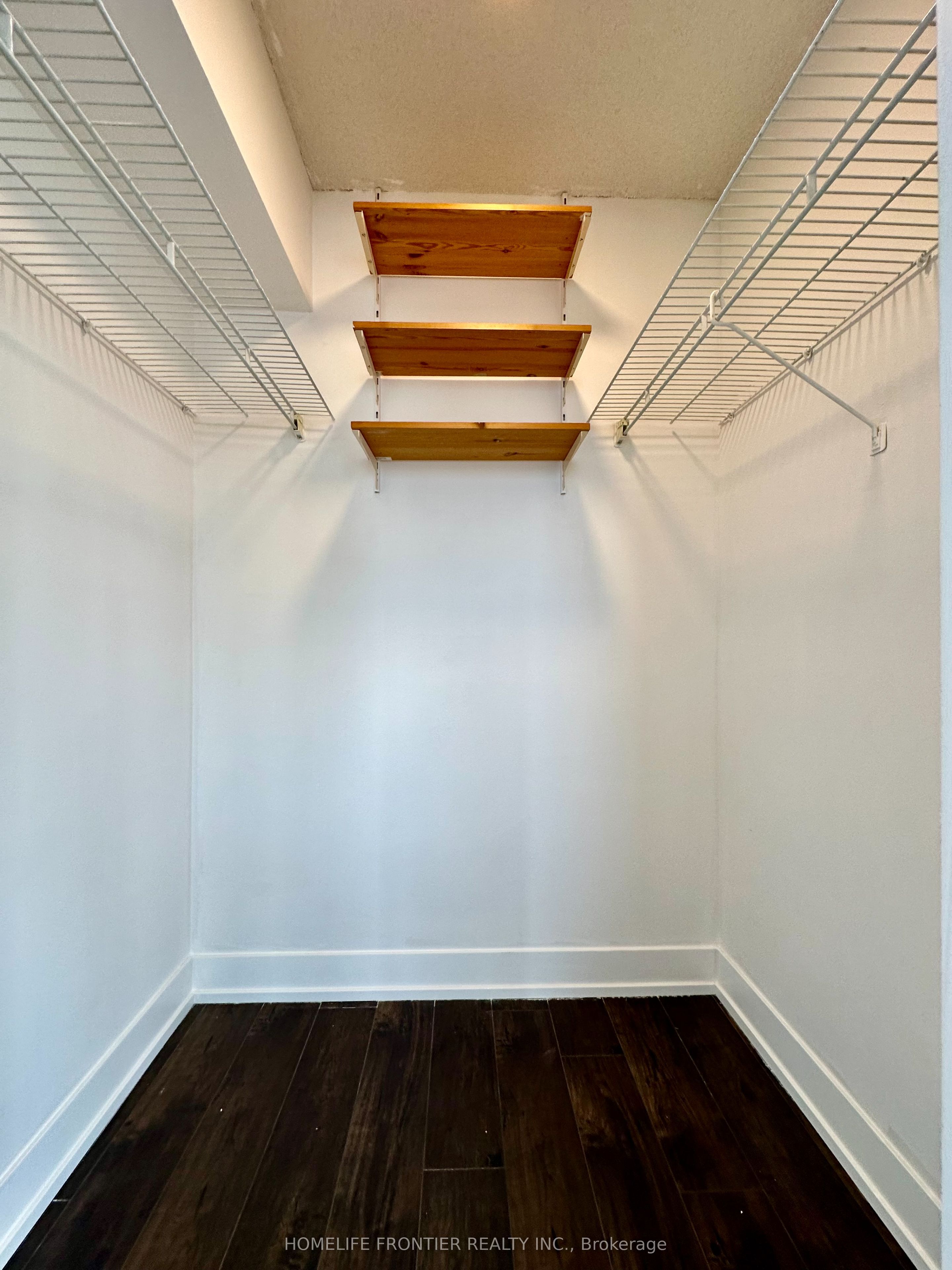 #808 - 7 Bishop Avenue Property Photo 11