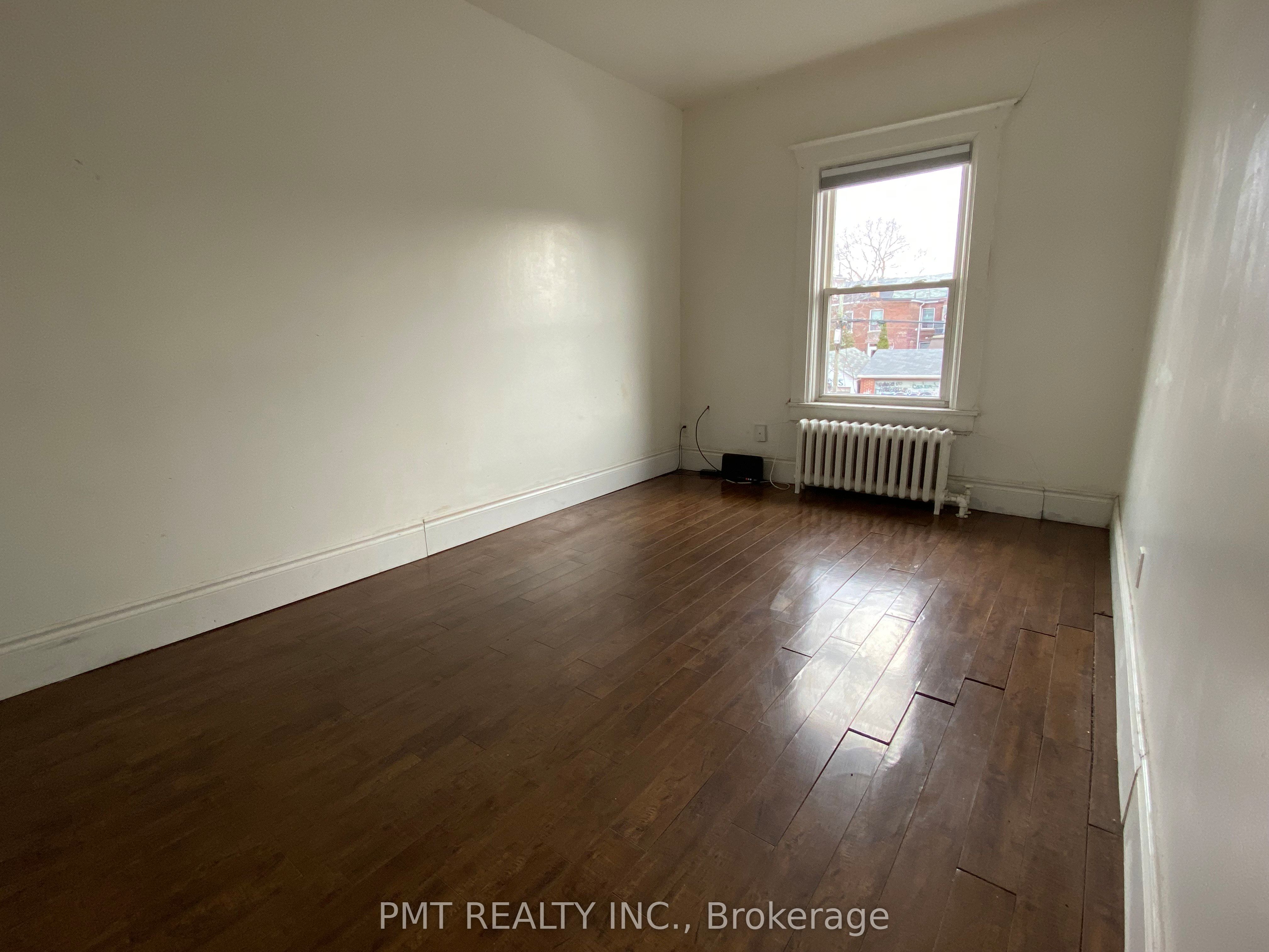 #02 - 636 Manning Avenue Property Photo 6