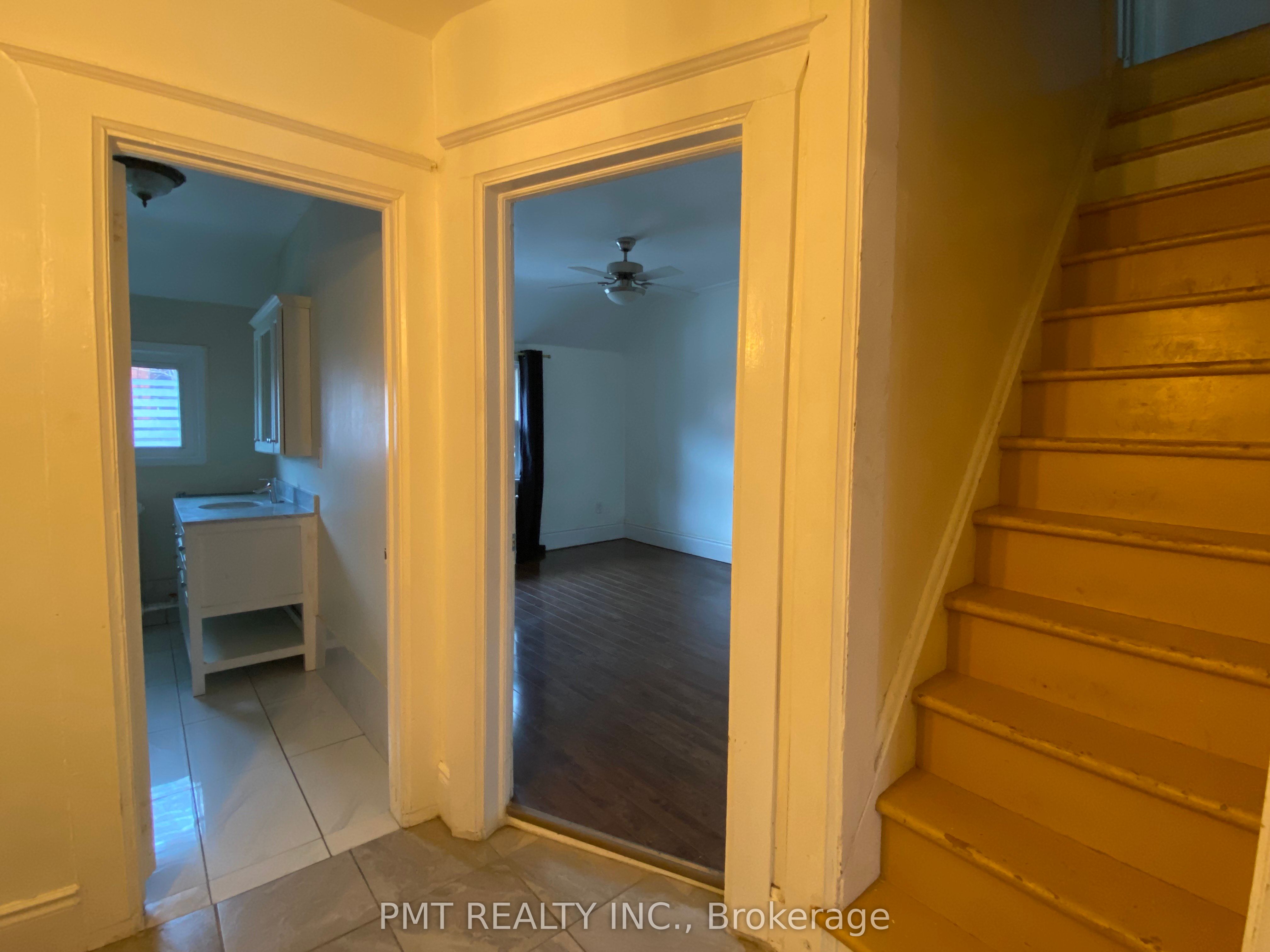 #02 - 636 Manning Avenue Property Photo 7