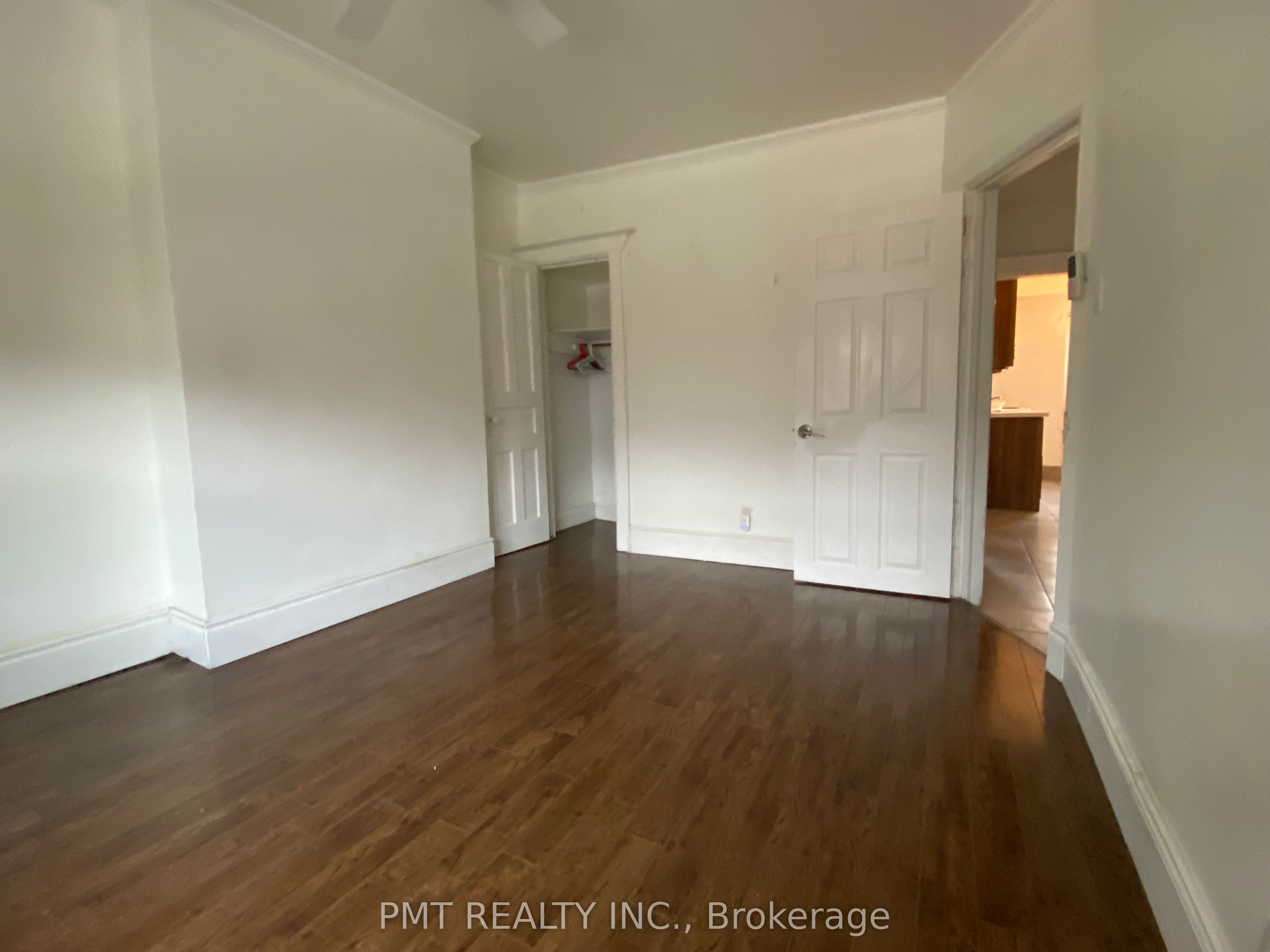 #02 - 636 Manning Avenue Property Photo 9