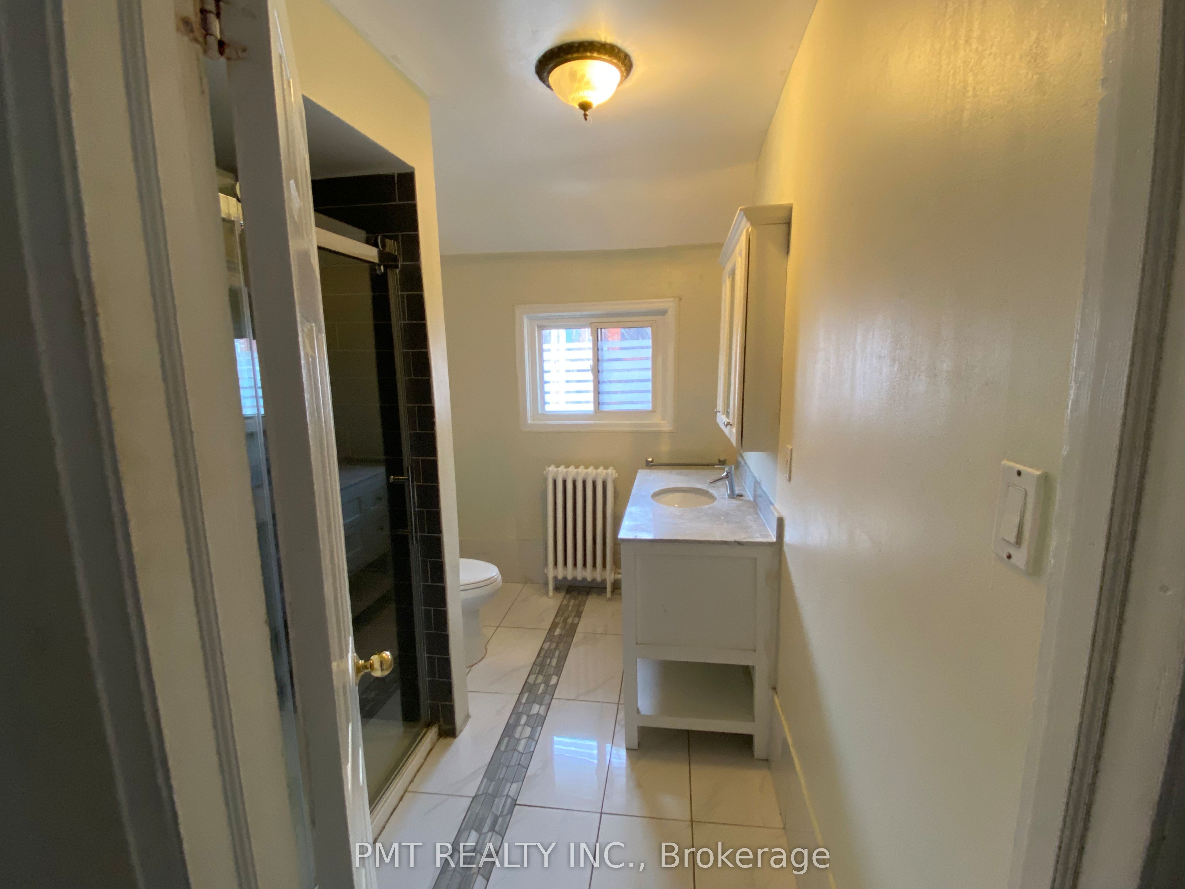 #02 - 636 Manning Avenue Property Photo 10