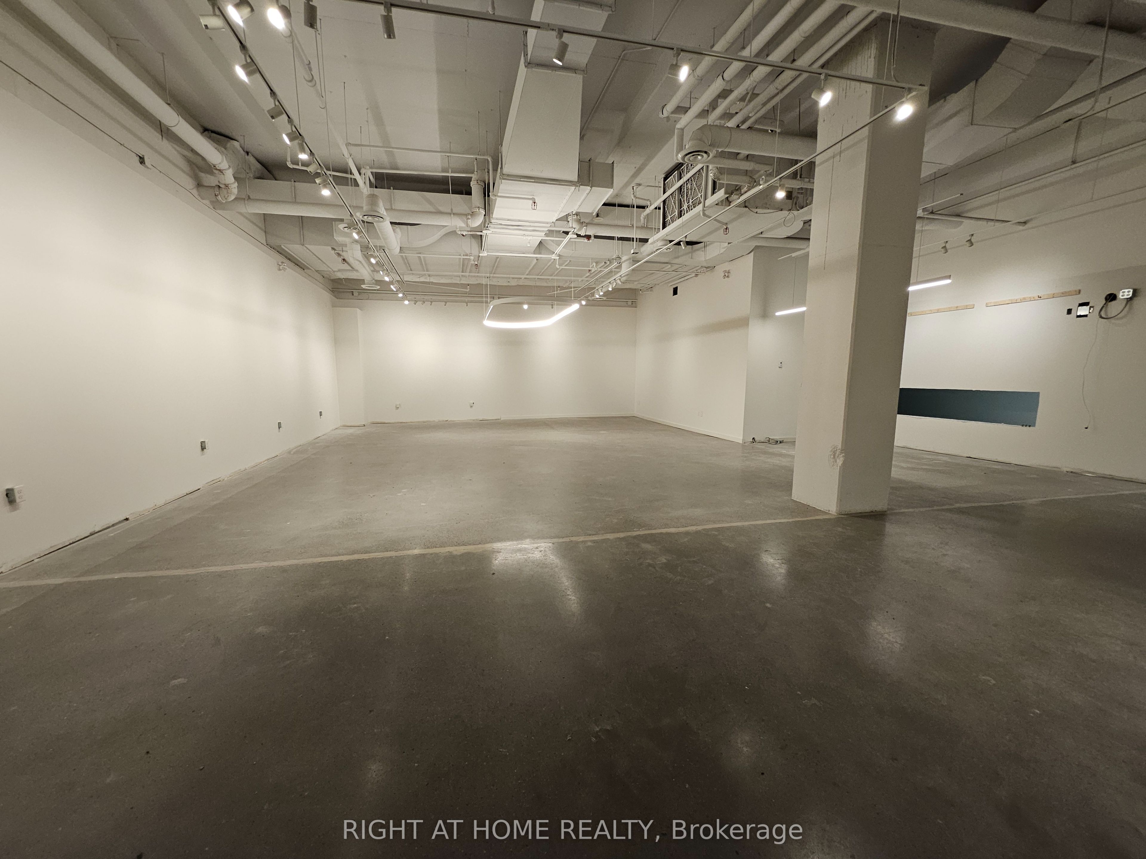 #a005 - 5095 Yonge Street Property Photo 2