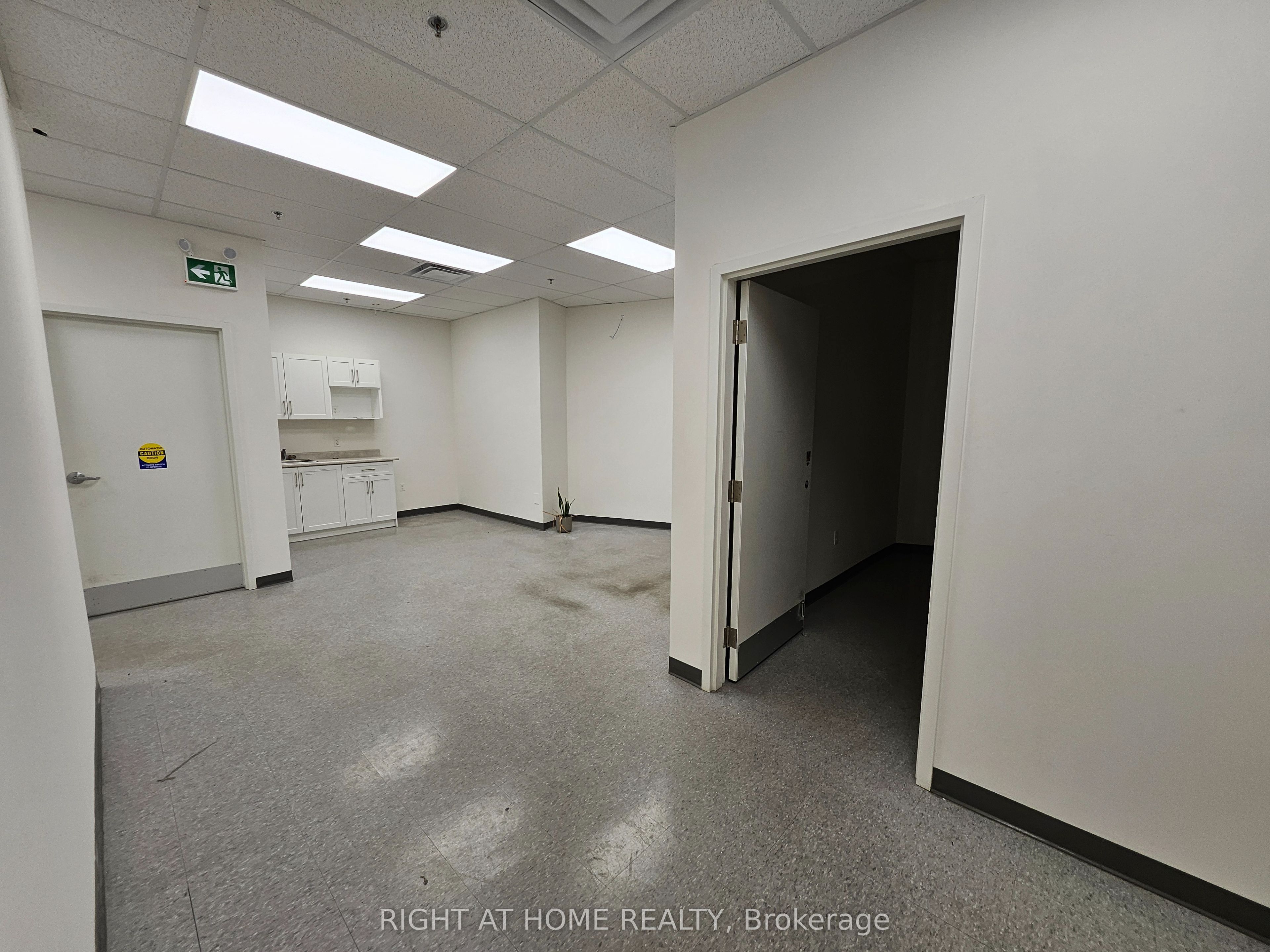 #a005 - 5095 Yonge Street Property Photo 4