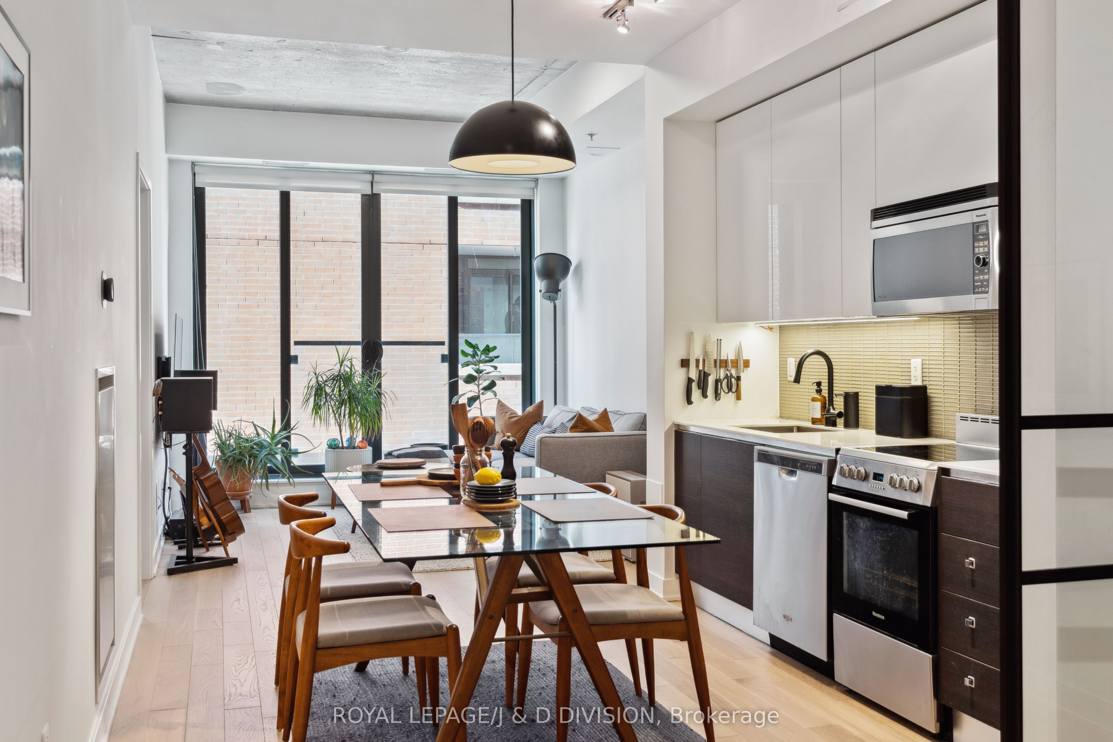 #207 - 8 Dovercourt Road Property Photo 1
