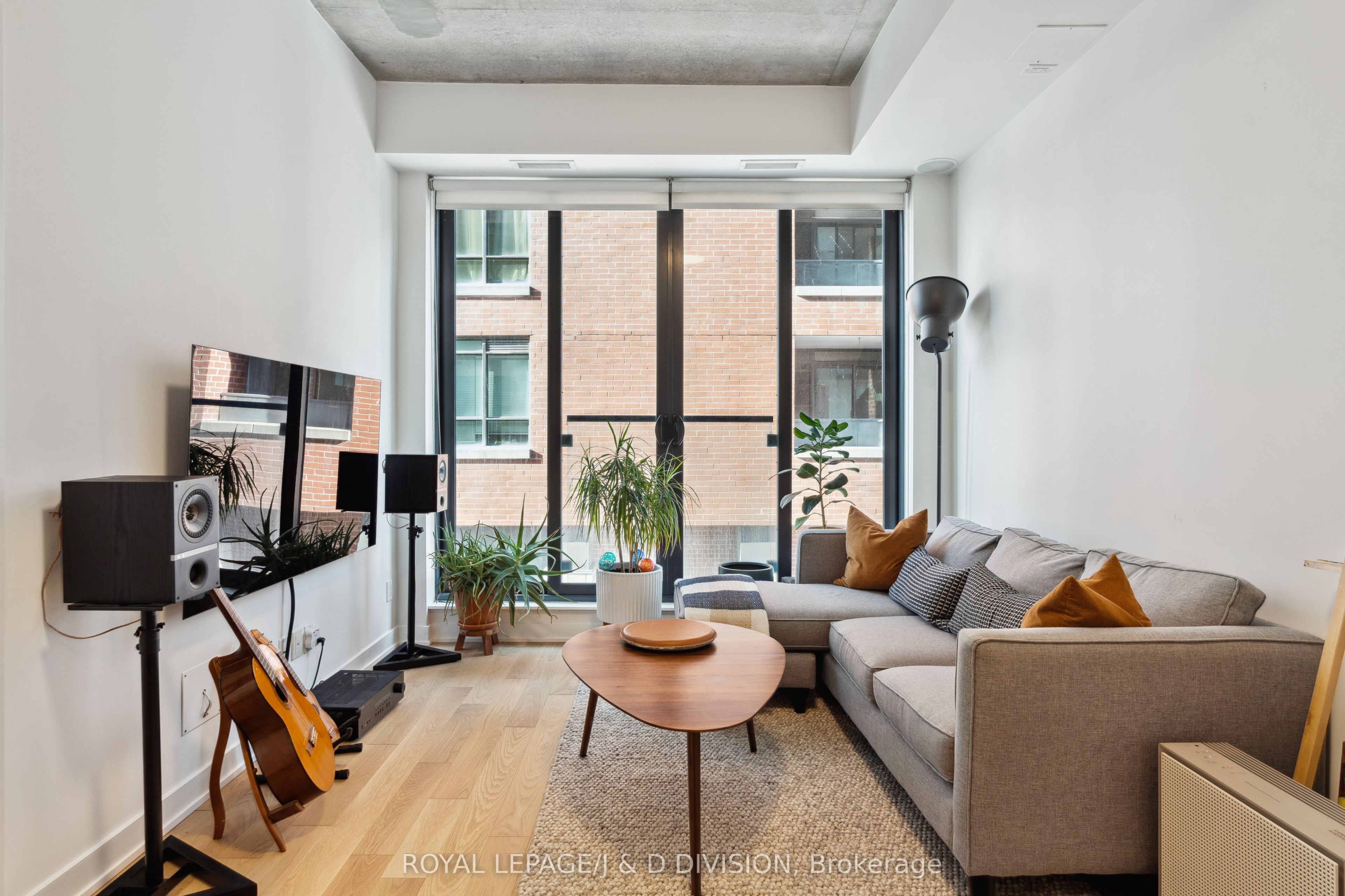#207 - 8 Dovercourt Road Property Photo 3