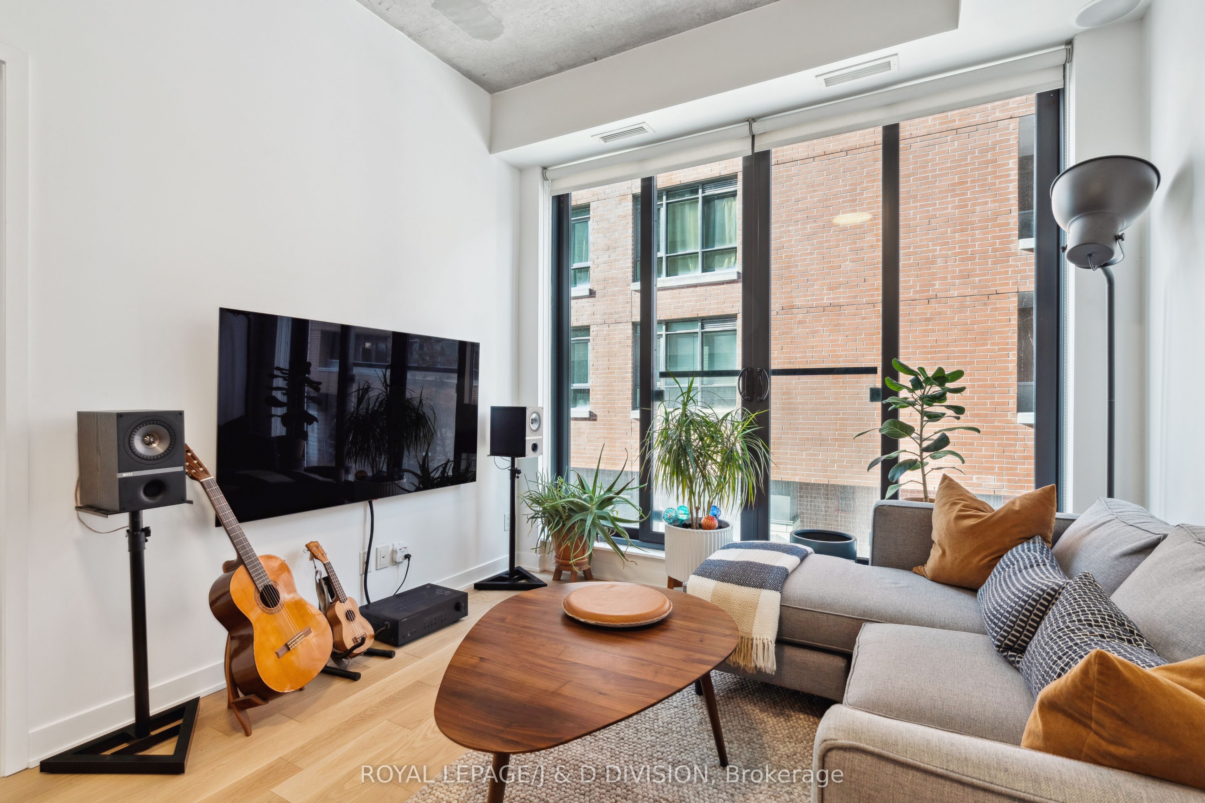 #207 - 8 Dovercourt Road Property Photo 4