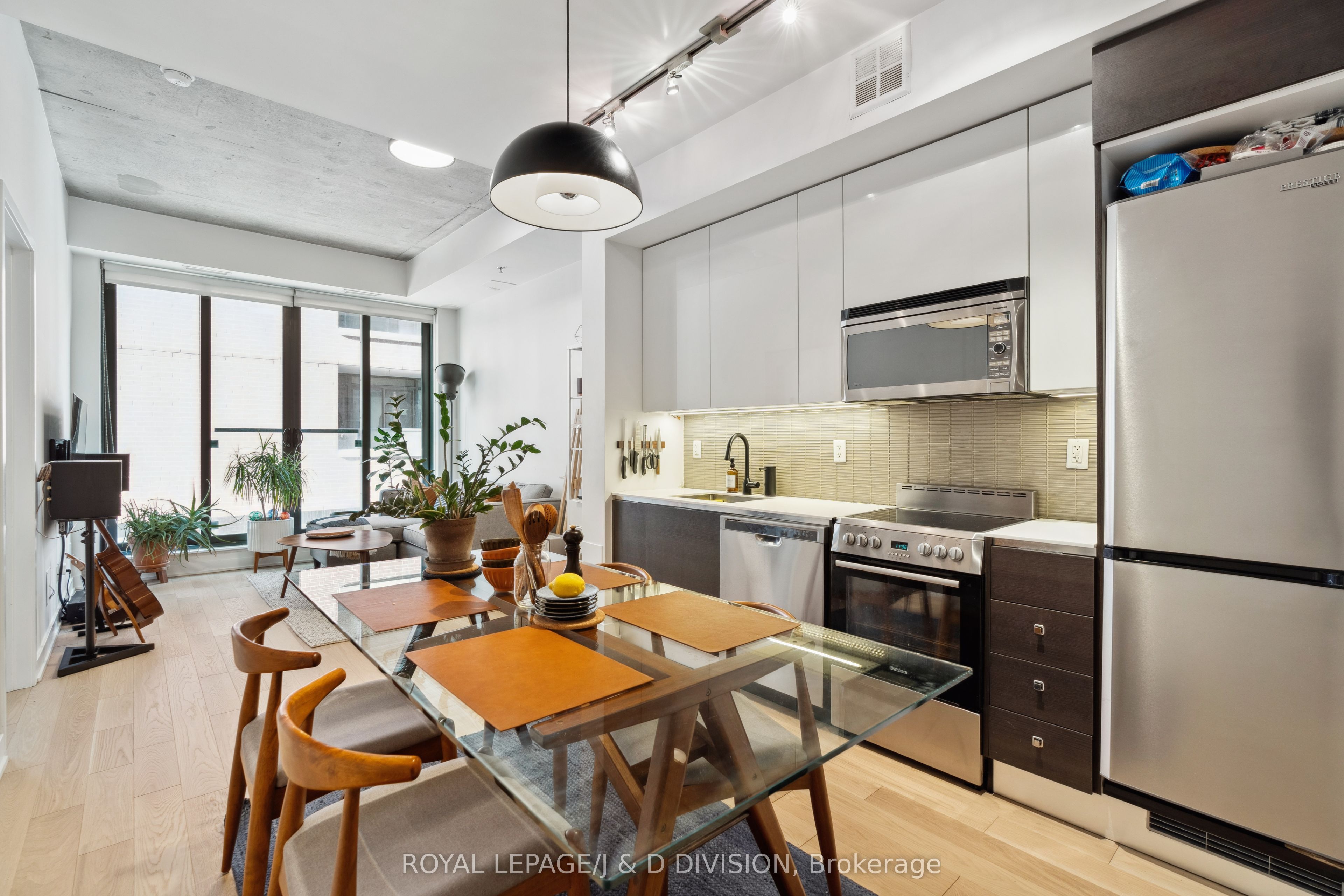 #207 - 8 Dovercourt Road Property Photo 5
