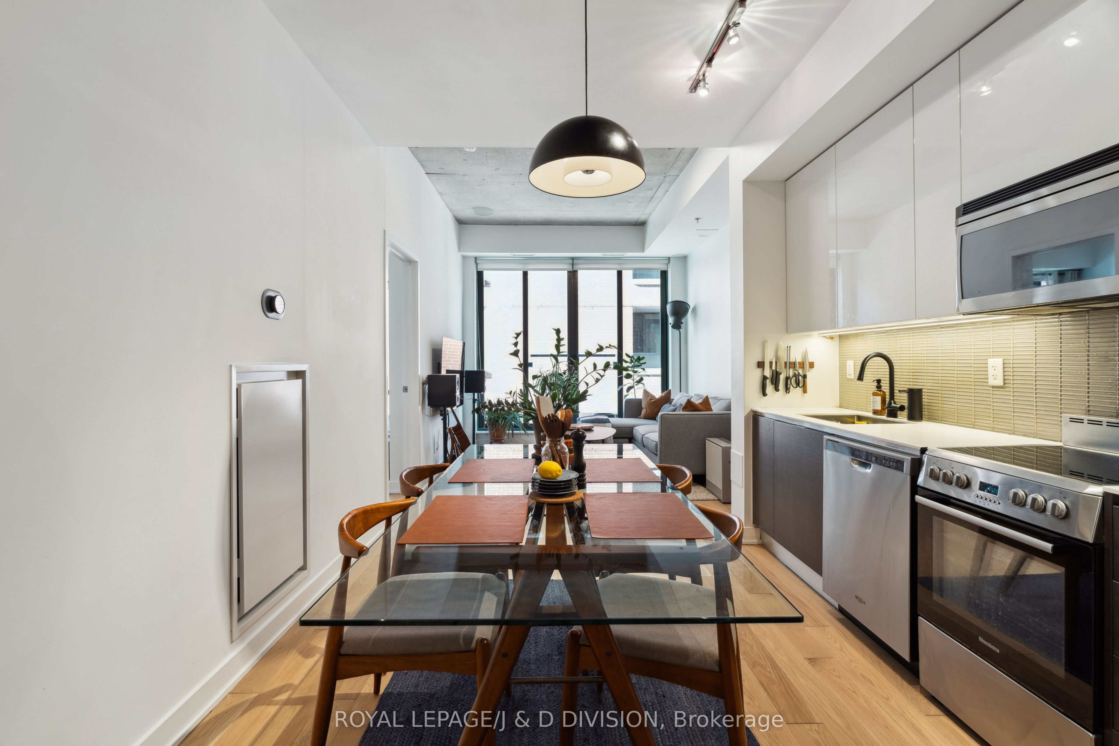 #207 - 8 Dovercourt Road Property Photo 6