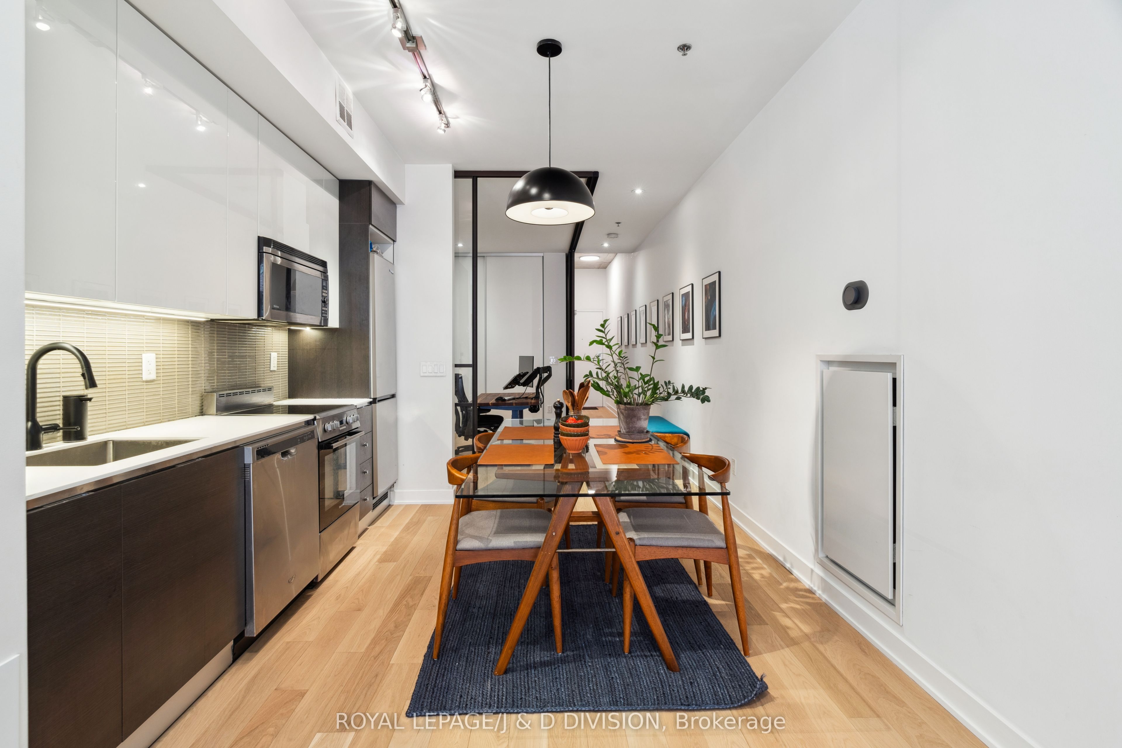 #207 - 8 Dovercourt Road Property Photo 8