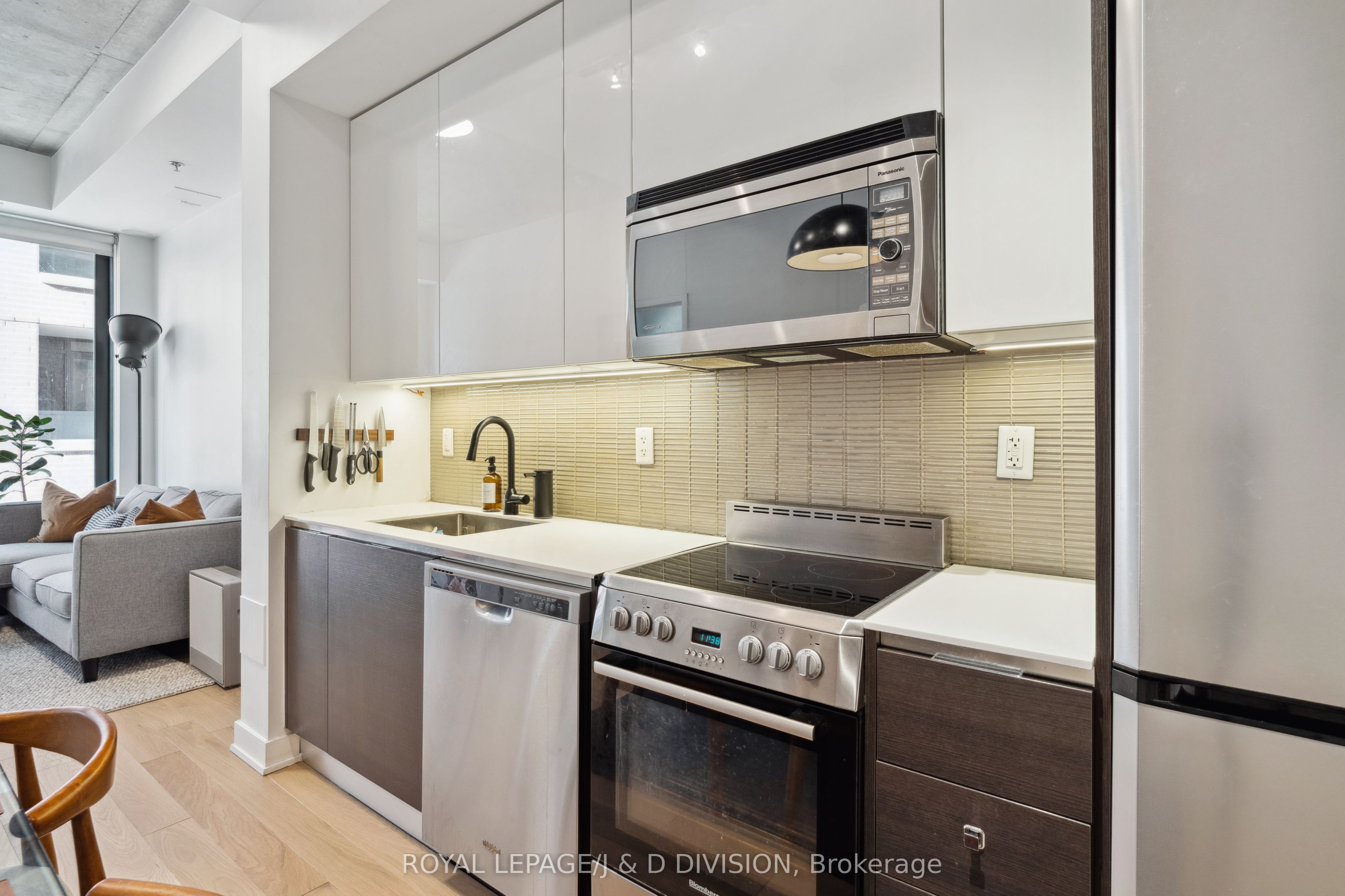 #207 - 8 Dovercourt Road Property Photo 10