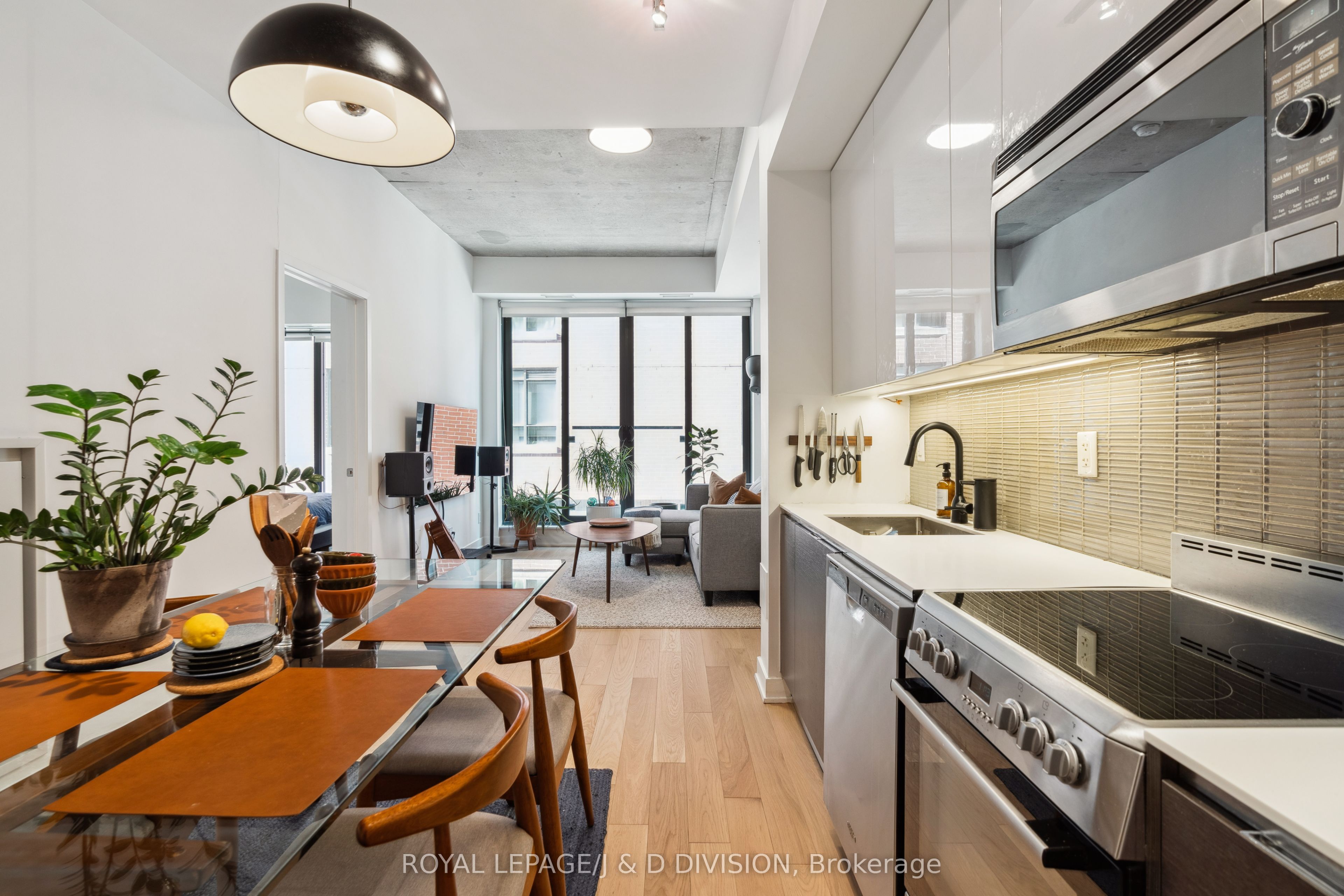 #207 - 8 Dovercourt Road Property Photo 11