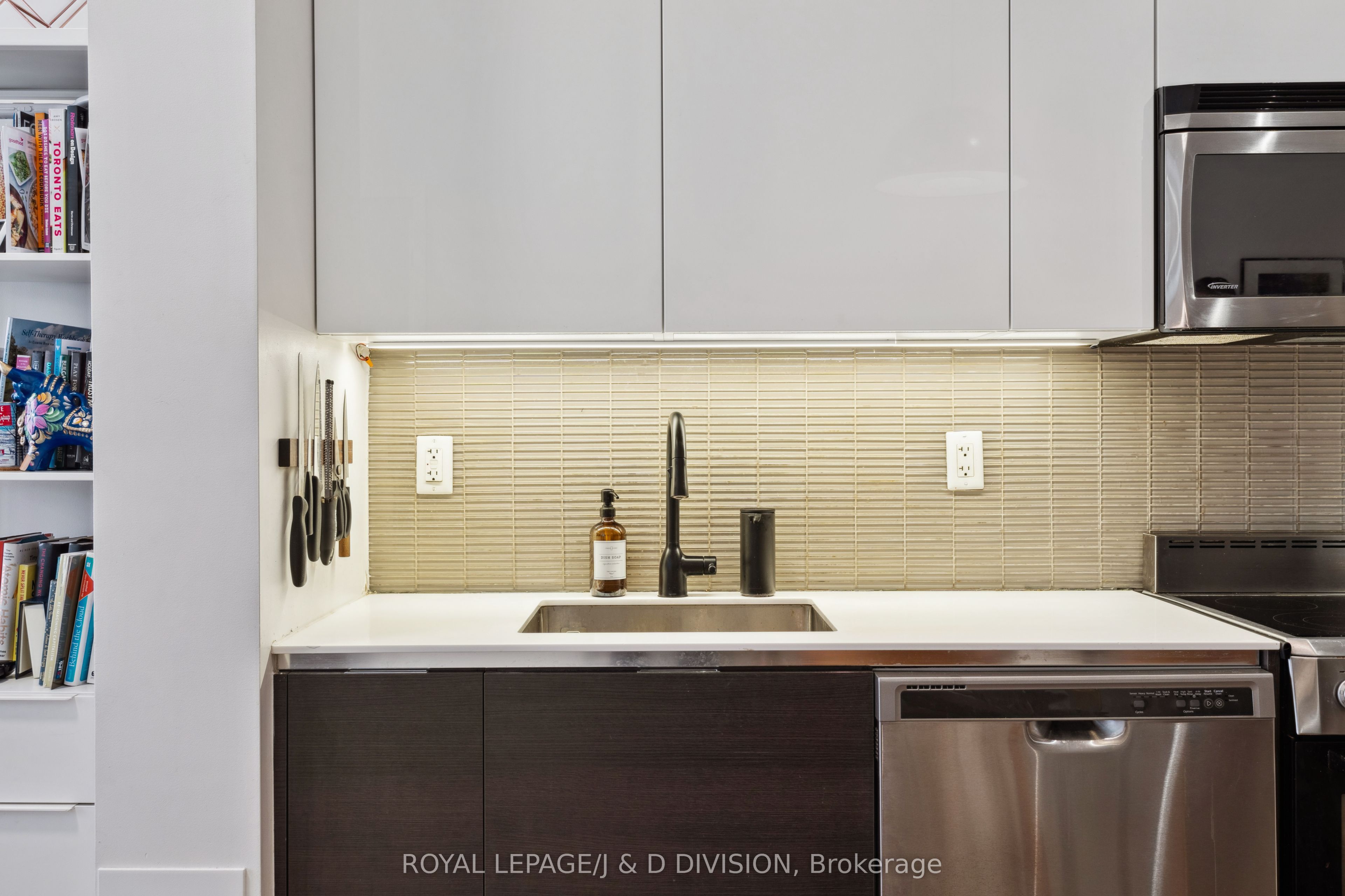 #207 - 8 Dovercourt Road Property Photo 14
