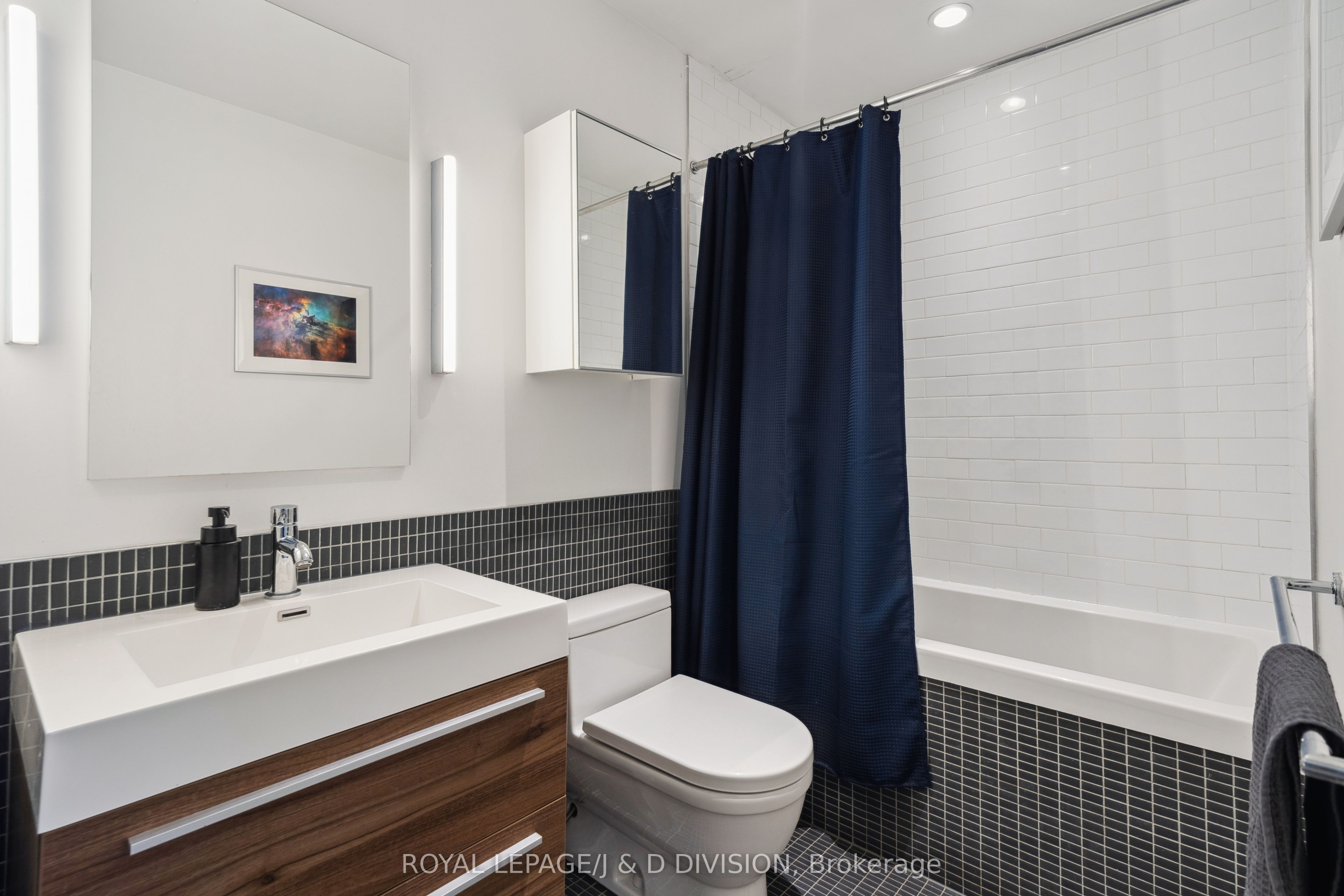 #207 - 8 Dovercourt Road Property Photo 22
