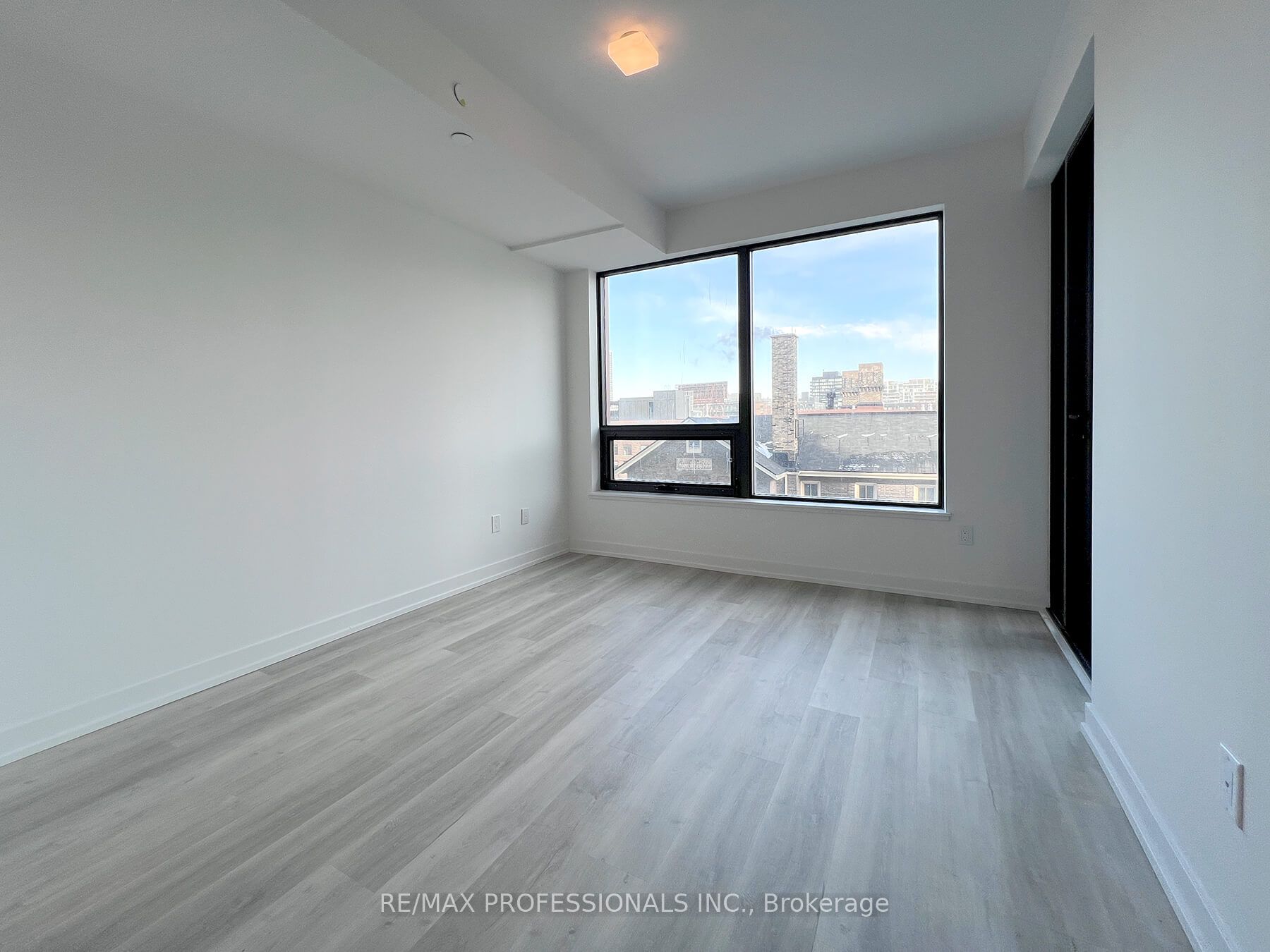 #411 - 28 Eastern Avenue Property Photo 3