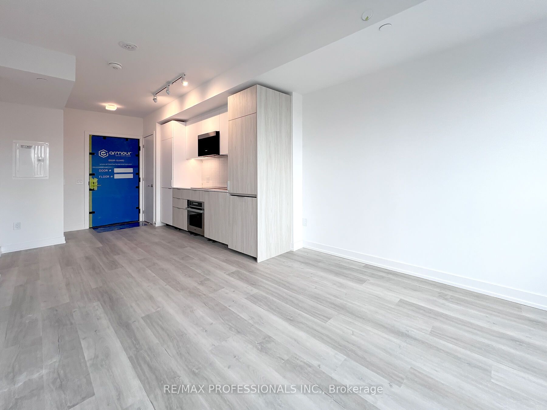 #411 - 28 Eastern Avenue Property Photo 9