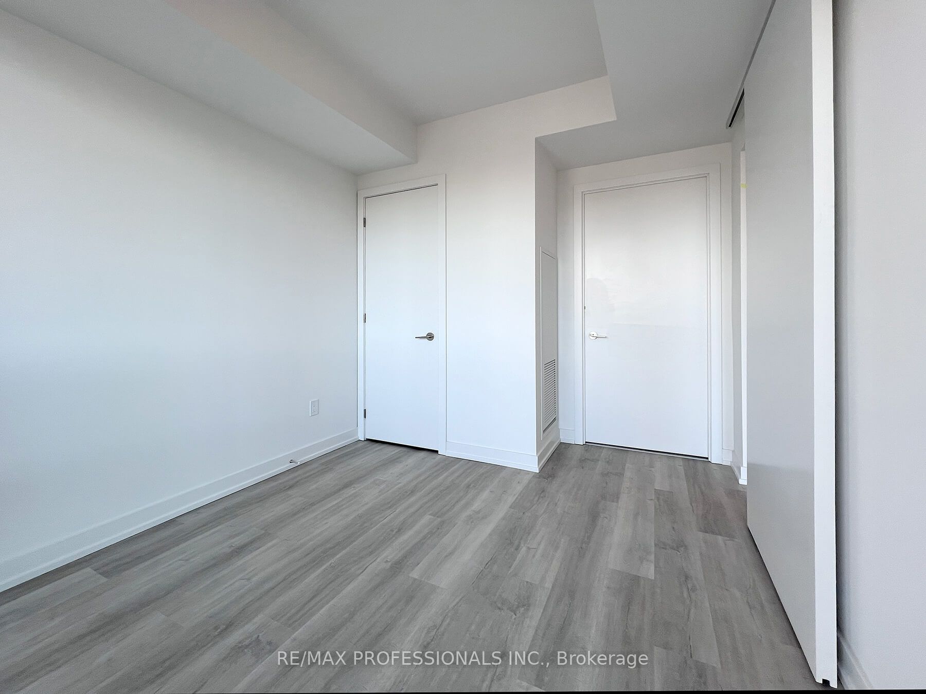 #411 - 28 Eastern Avenue Property Photo 12