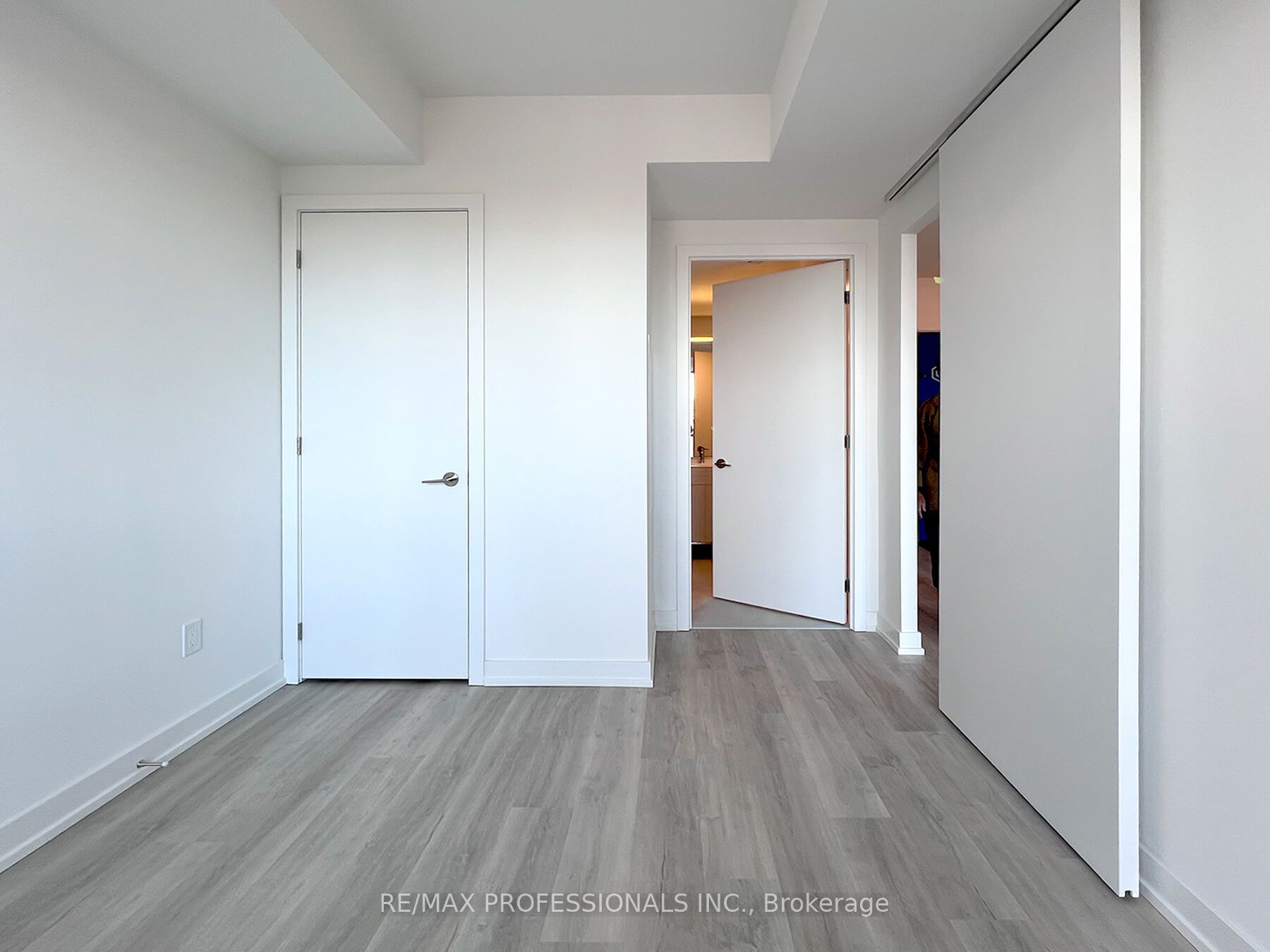 #411 - 28 Eastern Avenue Property Photo 13