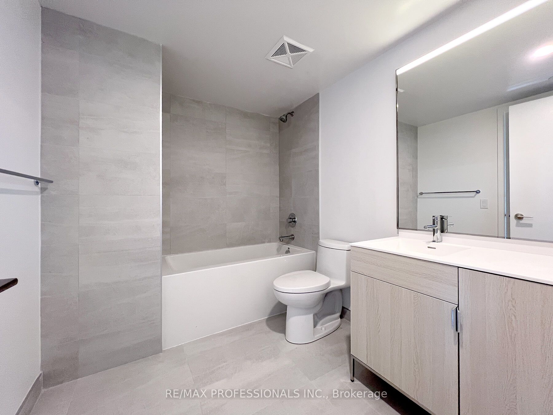 #411 - 28 Eastern Avenue Property Photo 14