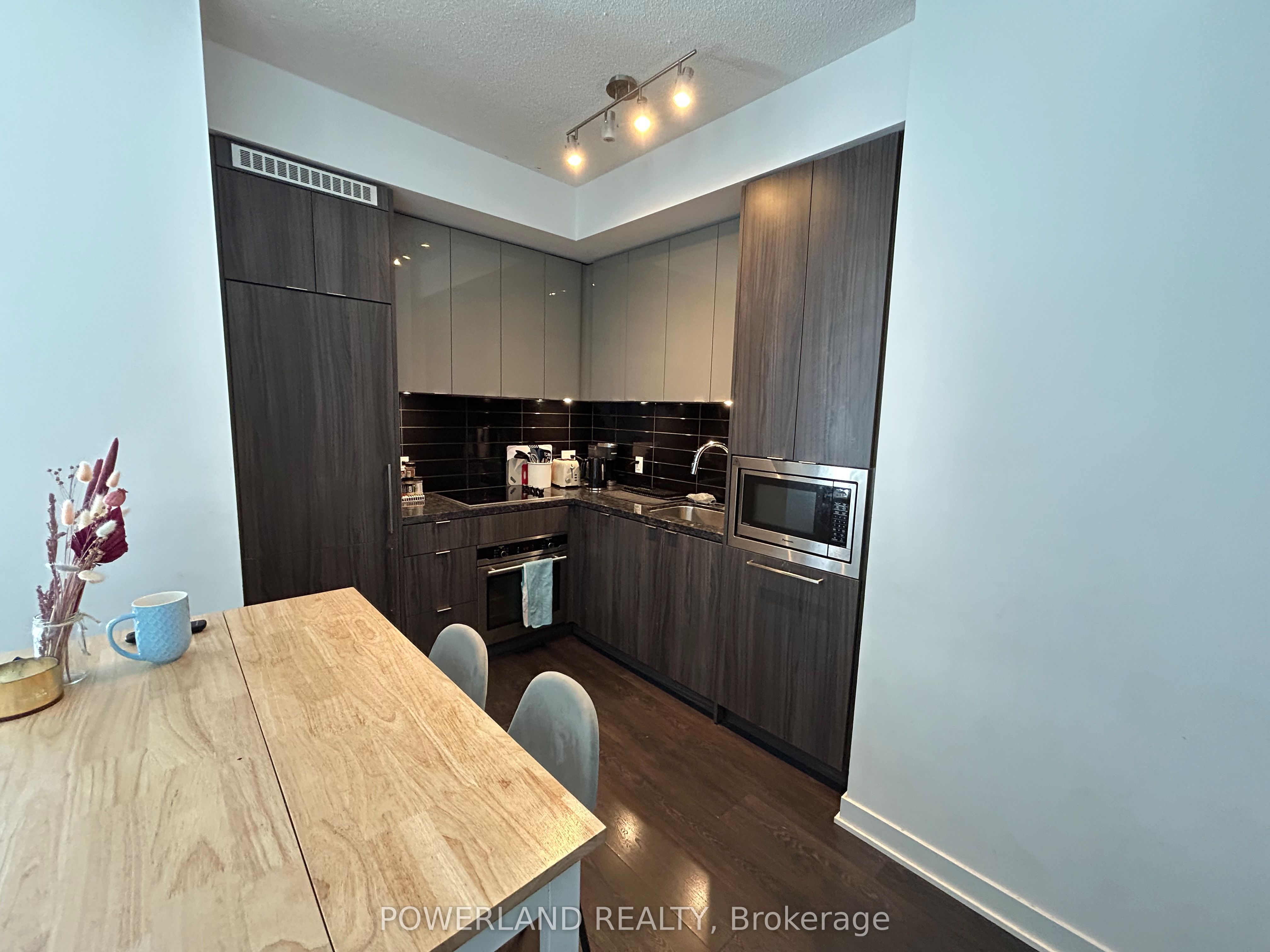 #4011 - 125 Blue Jays Way Property Photo 10