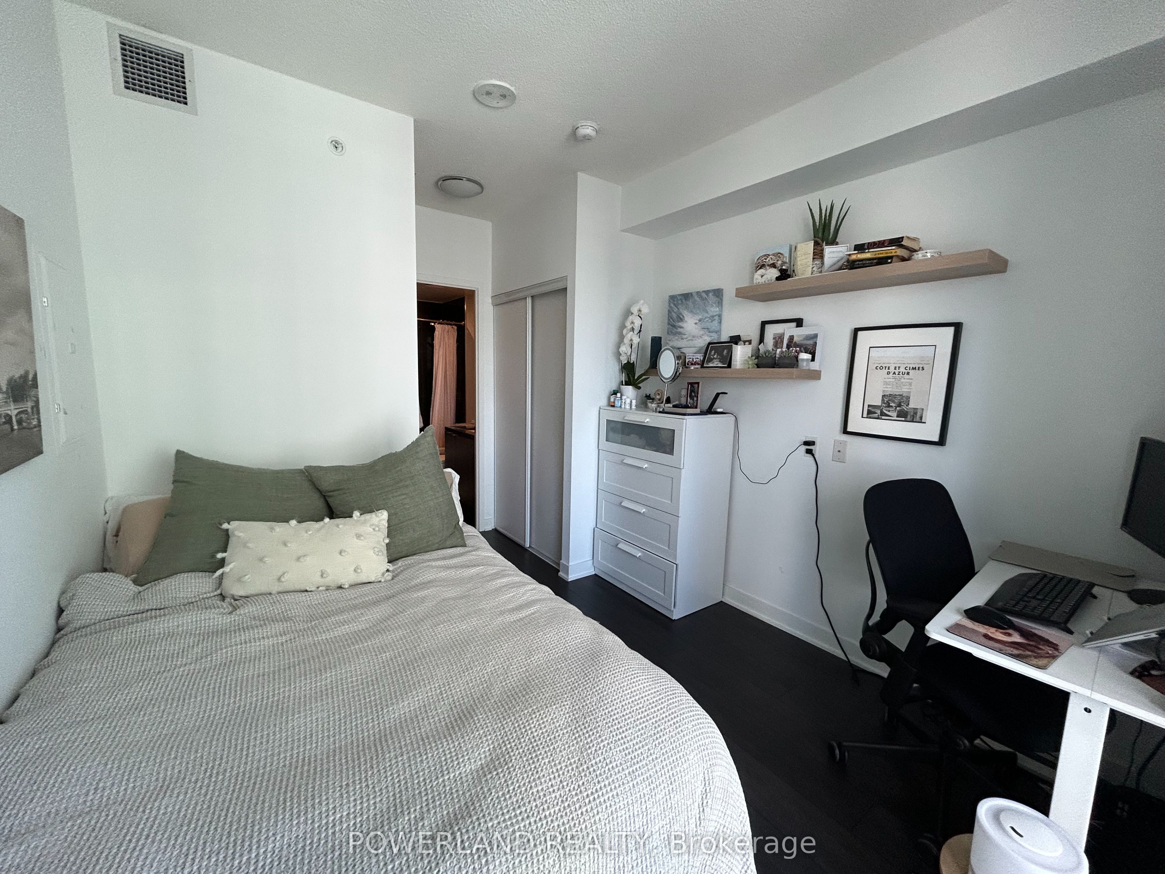 #4011 - 125 Blue Jays Way Property Photo 11