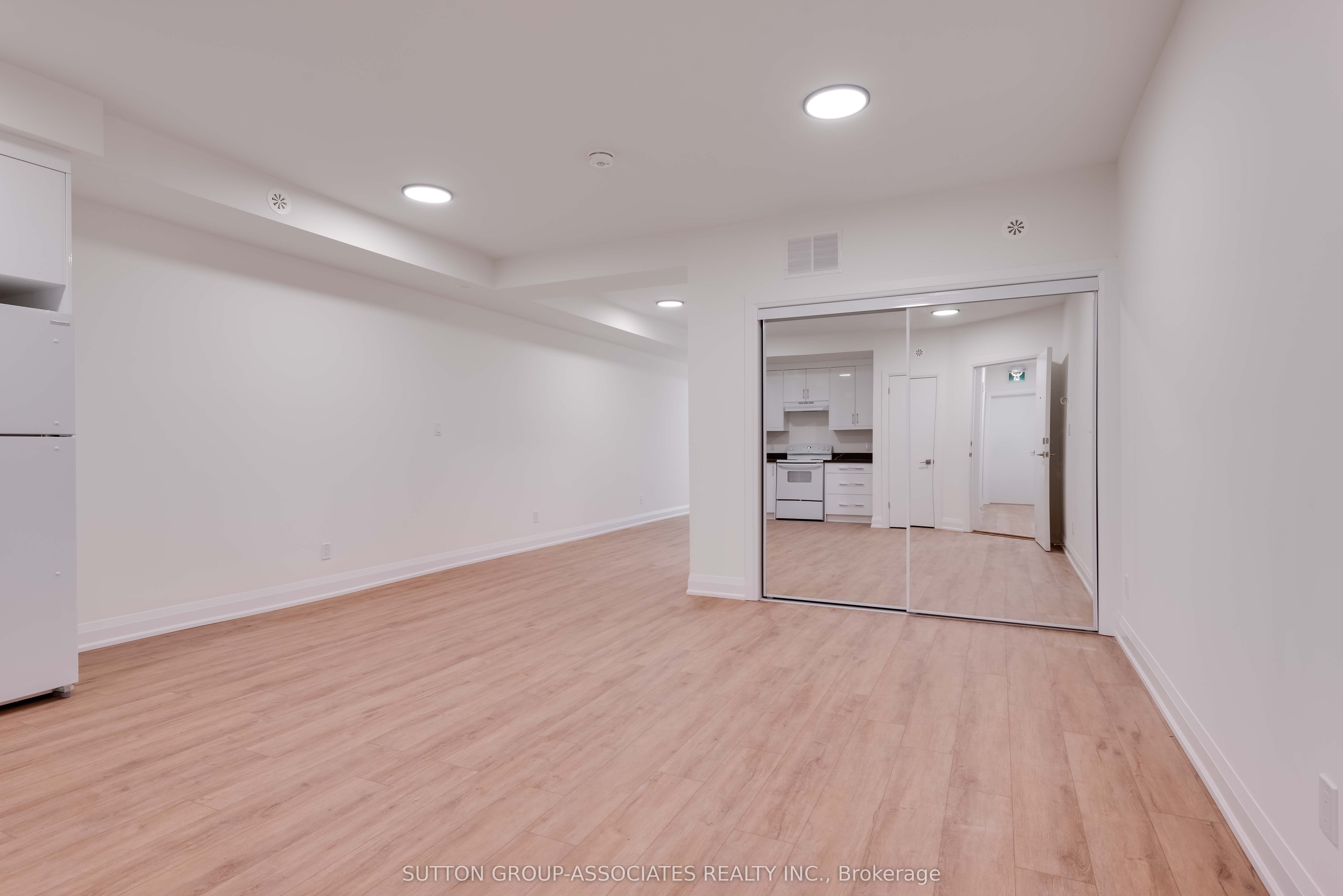 #2b - 782a St Clair Avenue Property Photo 5