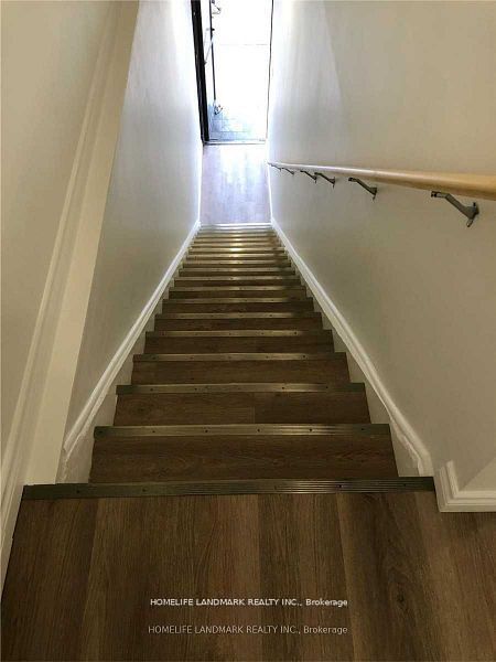422 Queen Street W Property Photo 2
