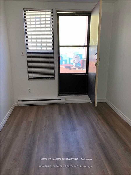 422 Queen Street W Property Photo 6