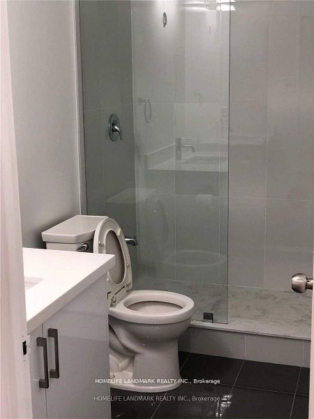 422 Queen Street W Property Photo 7