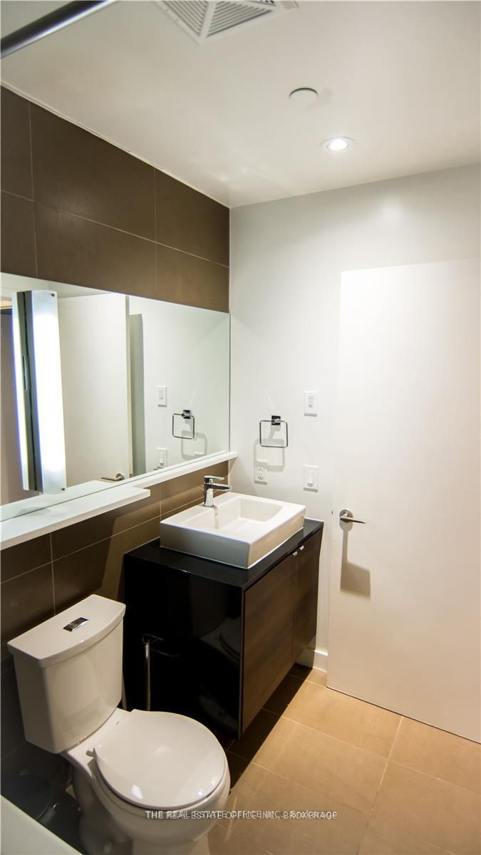 #1101 - 72 Esther Shiner Boulevard Property Photo 7
