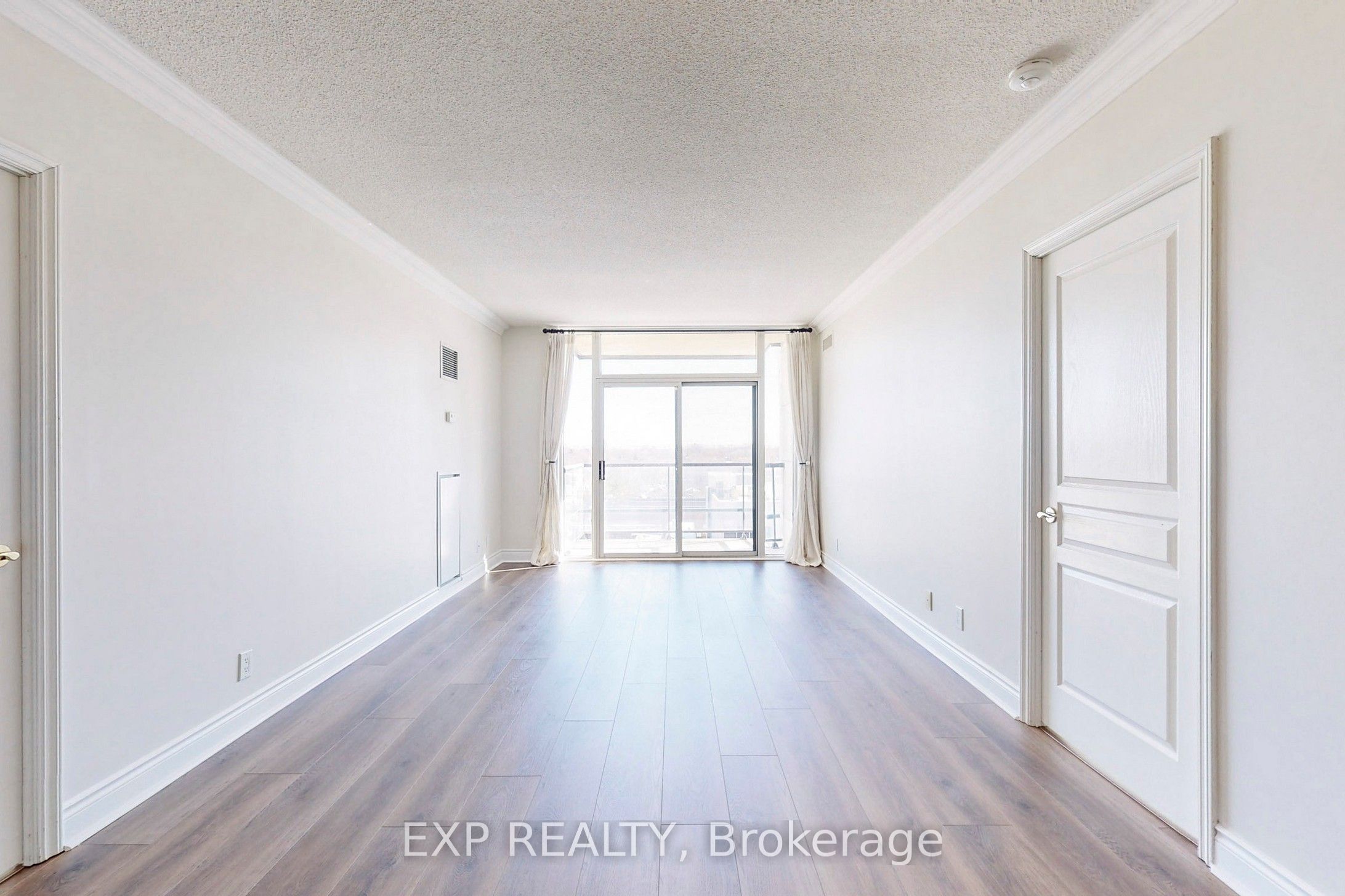 #618 - 10 Delisle Avenue Property Photo 4