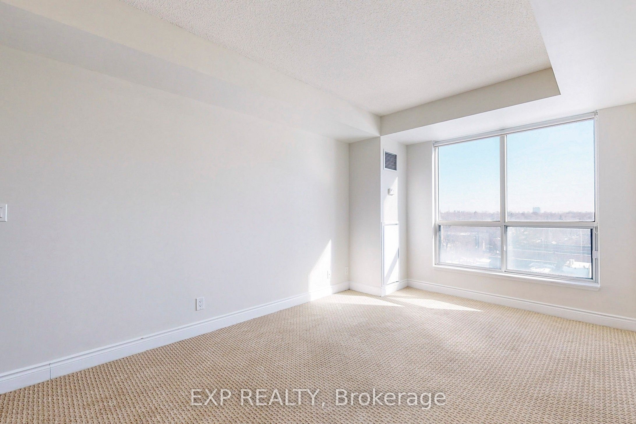 #618 - 10 Delisle Avenue Property Photo 6