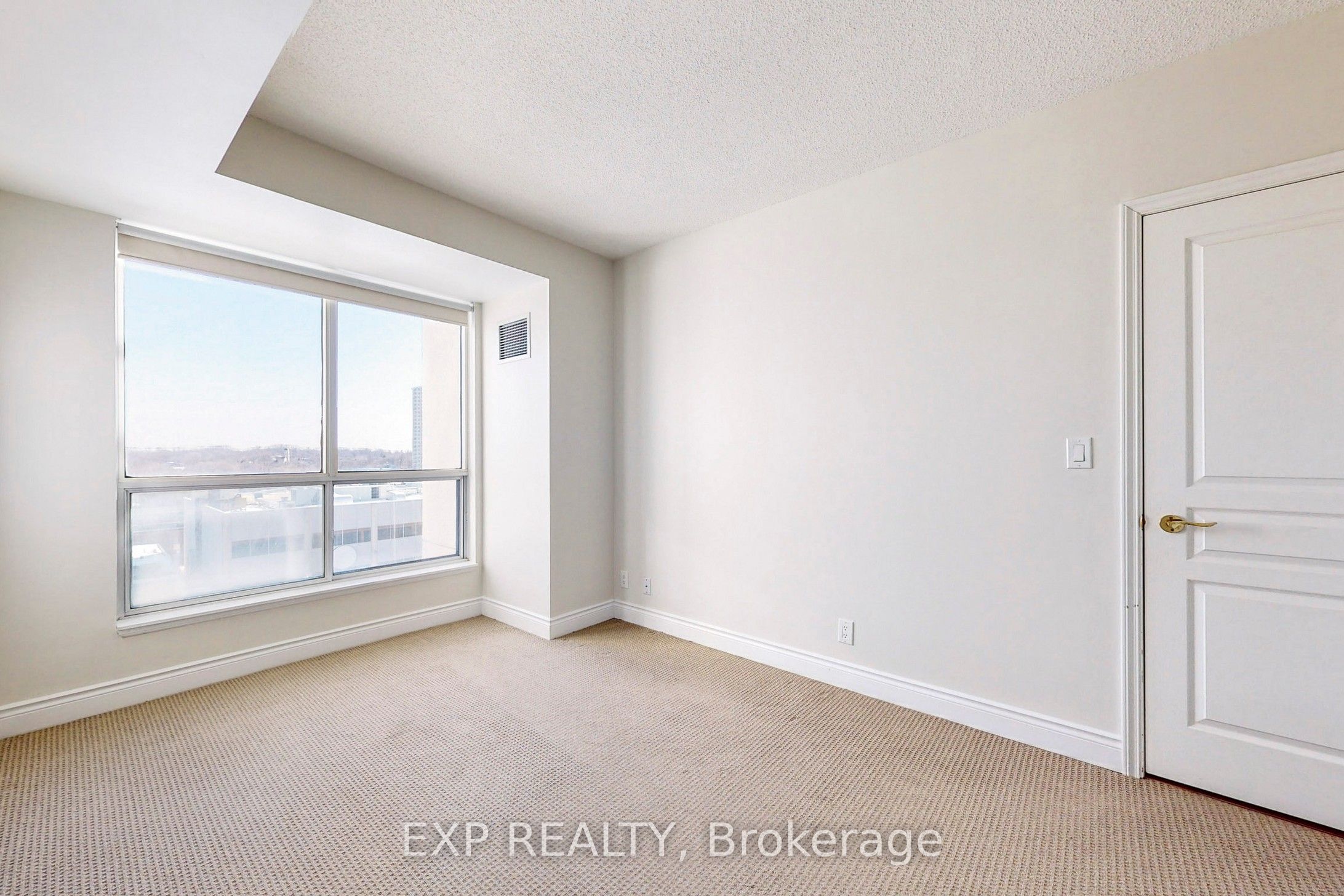 #618 - 10 Delisle Avenue Property Photo 8
