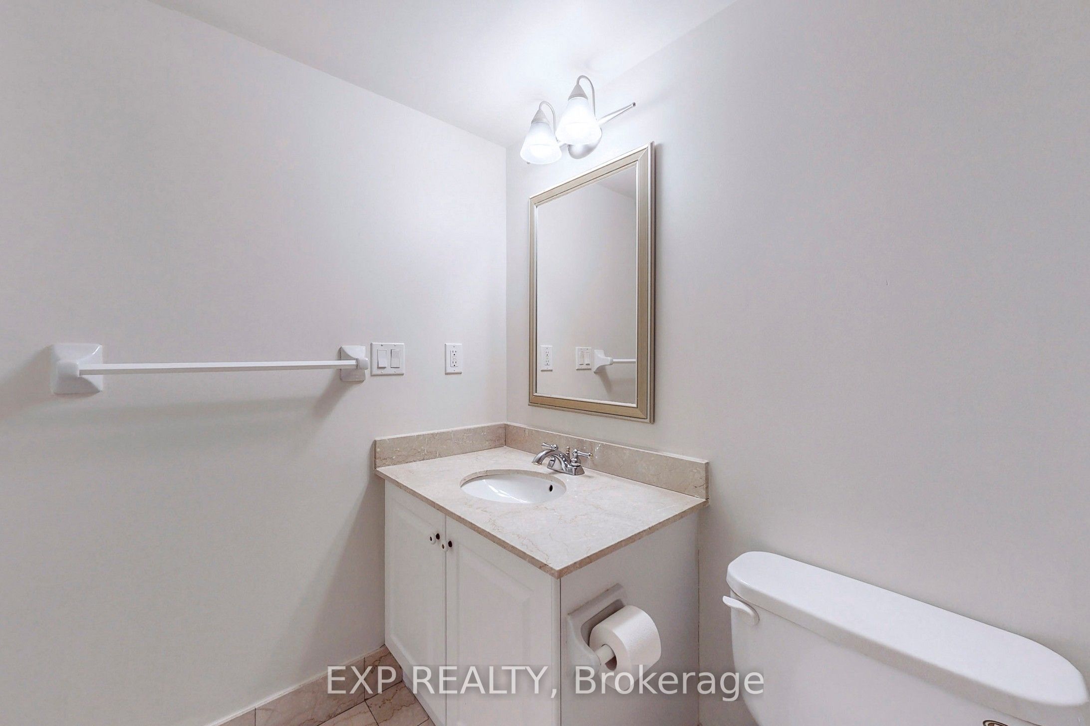 #618 - 10 Delisle Avenue Property Photo 10
